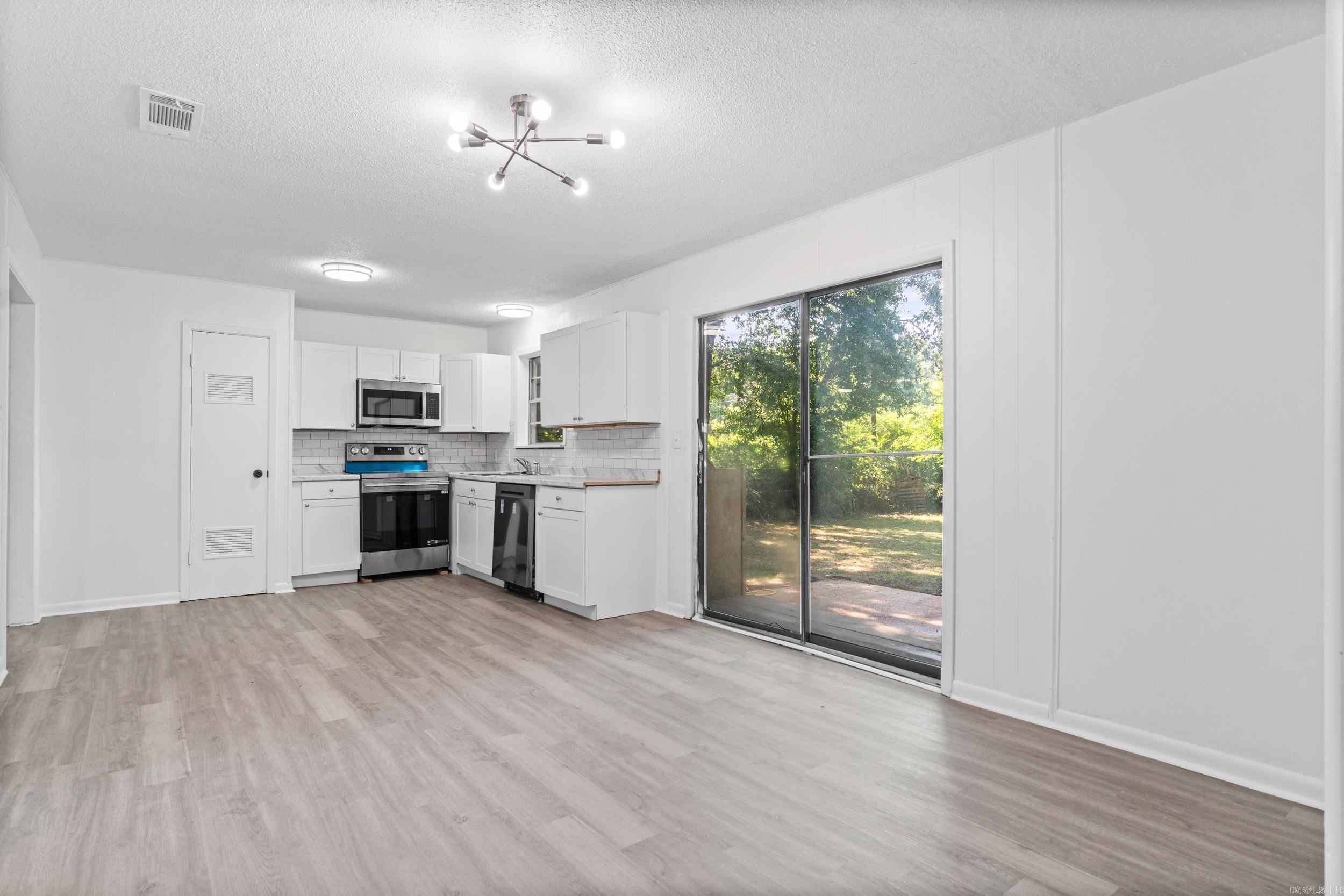 KELLOGG LAKE EST - Residential