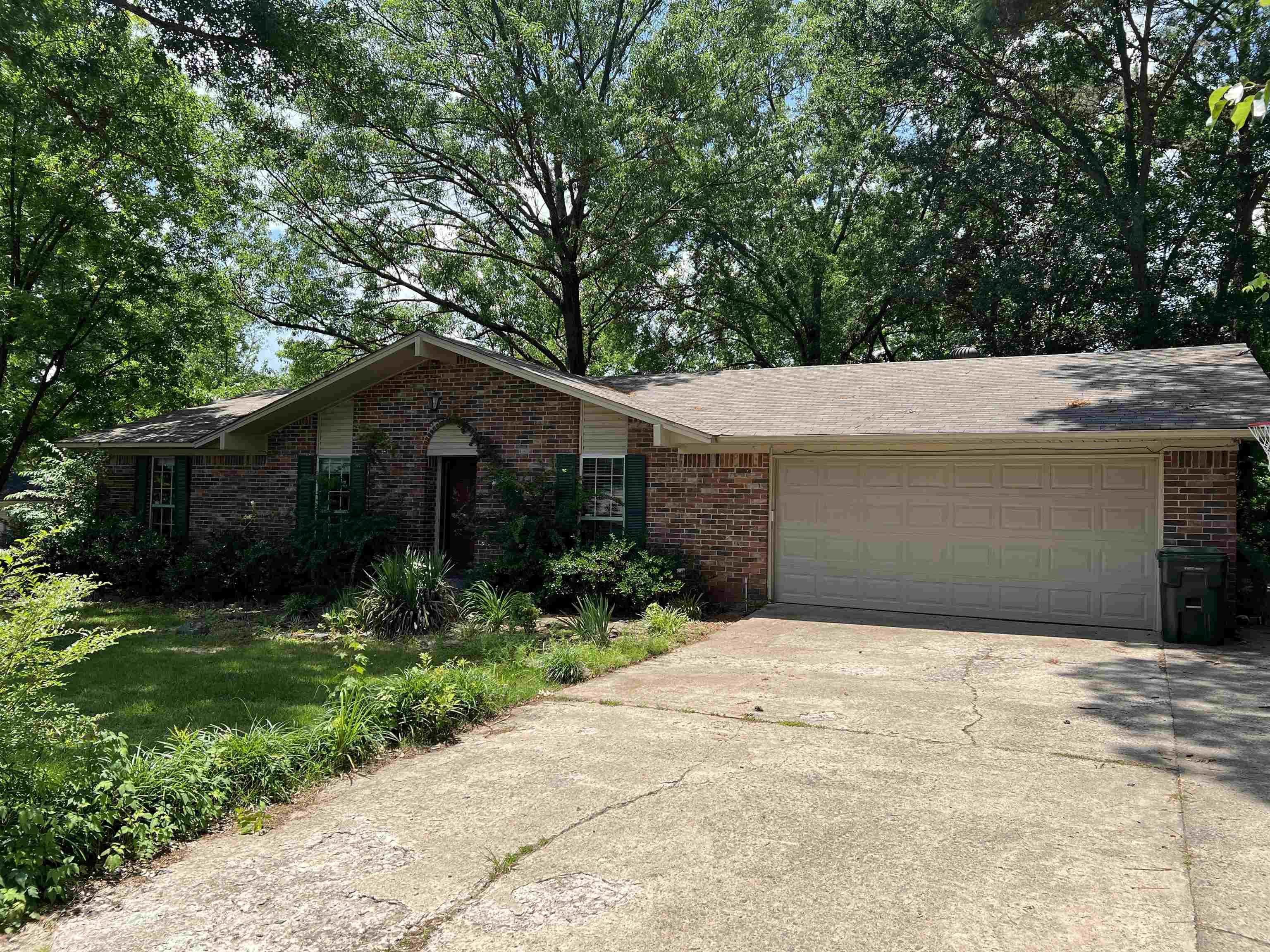Nice 3 bed 2 bath home with large yard. Lawn care is included in rent.