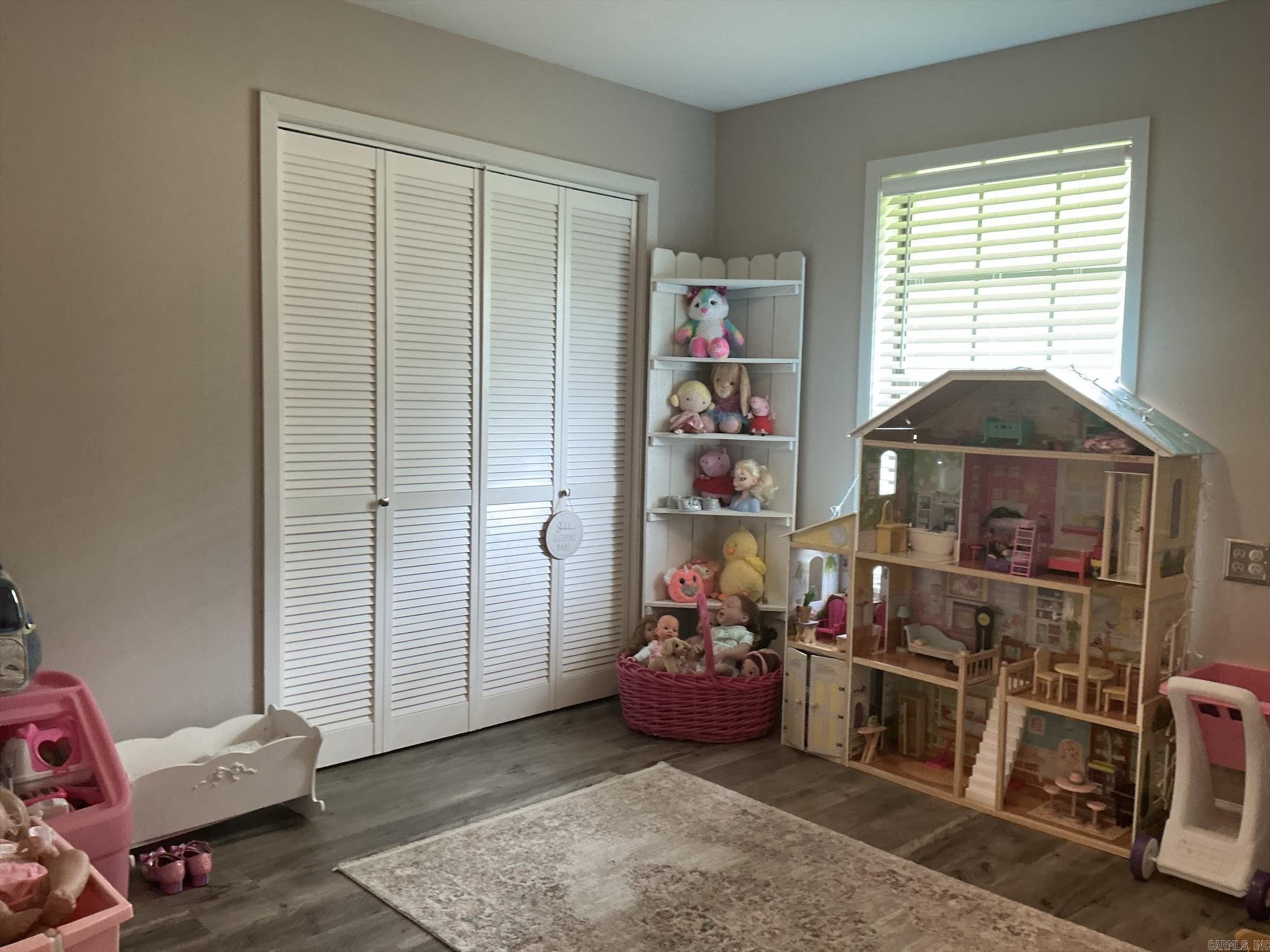 BEVERLY PLACE - Residential