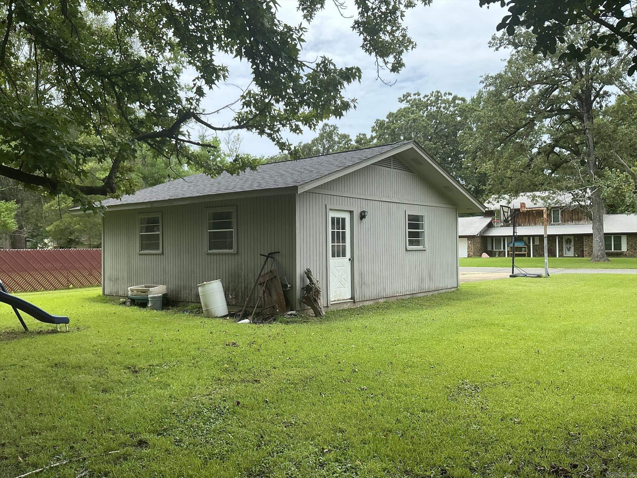 BEVERLY PLACE - Residential