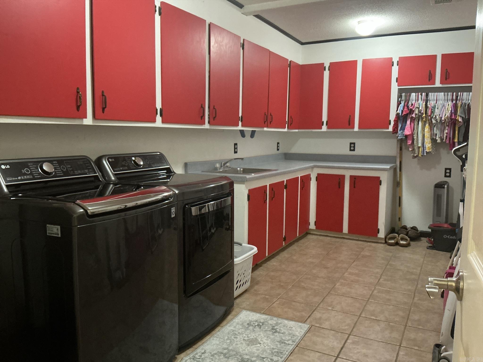 BEVERLY PLACE - Residential