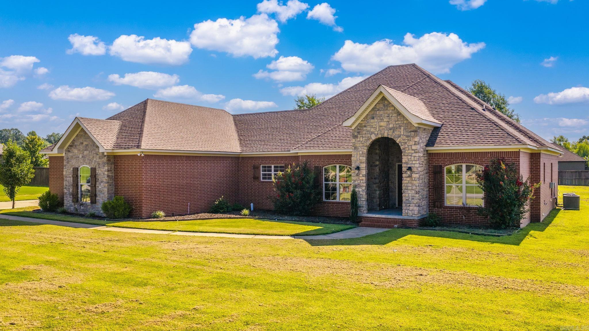 HUNTINGTON ESTATES - Residential