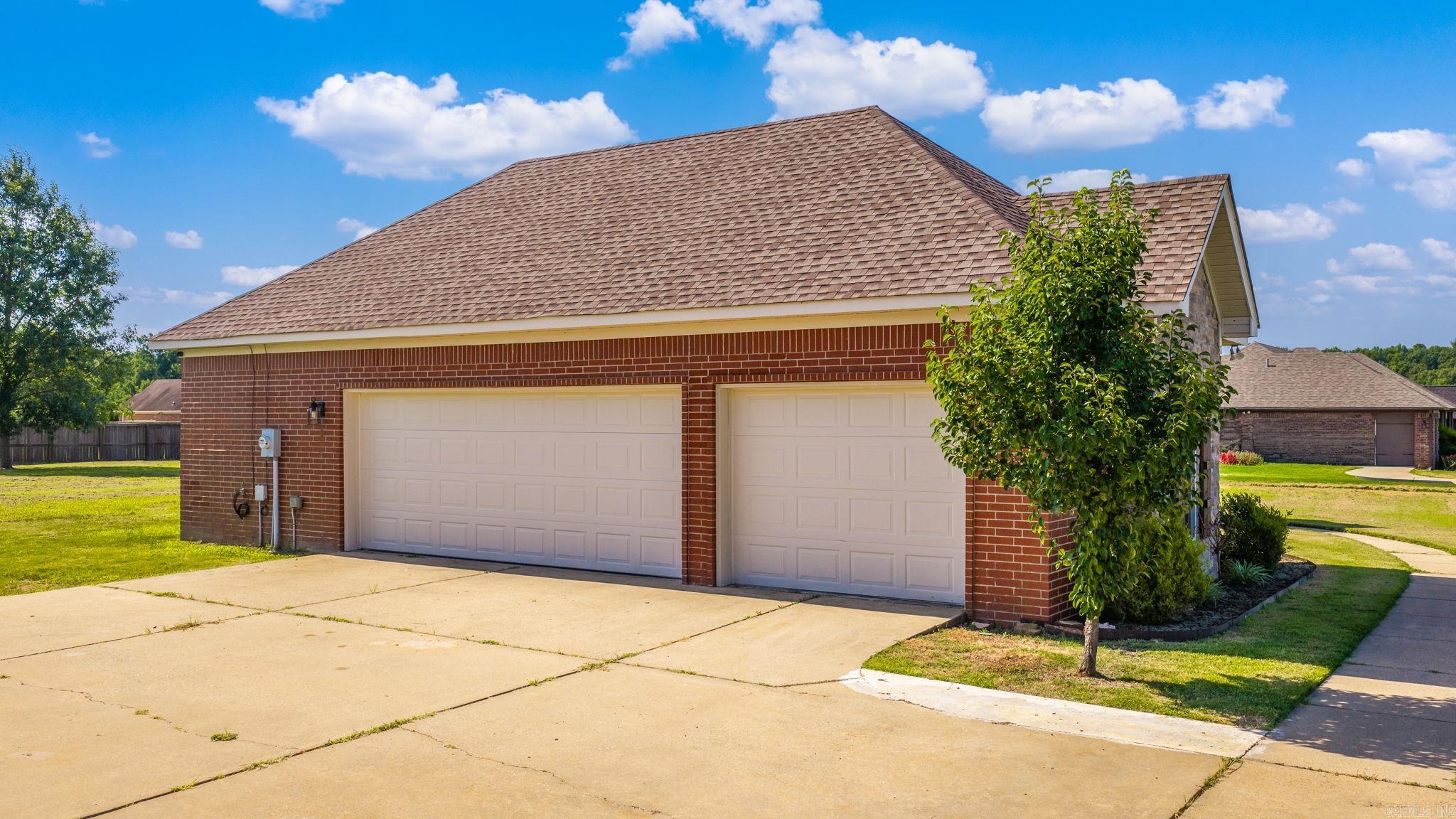 HUNTINGTON ESTATES - Residential