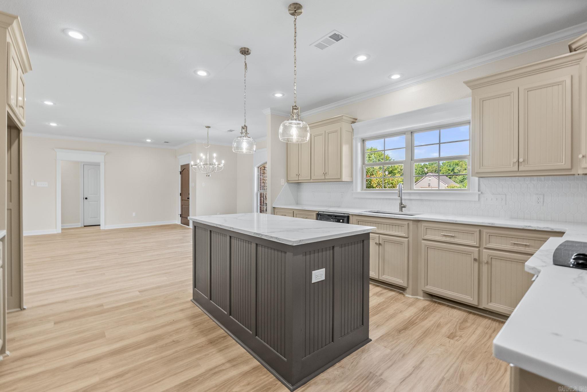 HUNTINGTON ESTATES - Residential