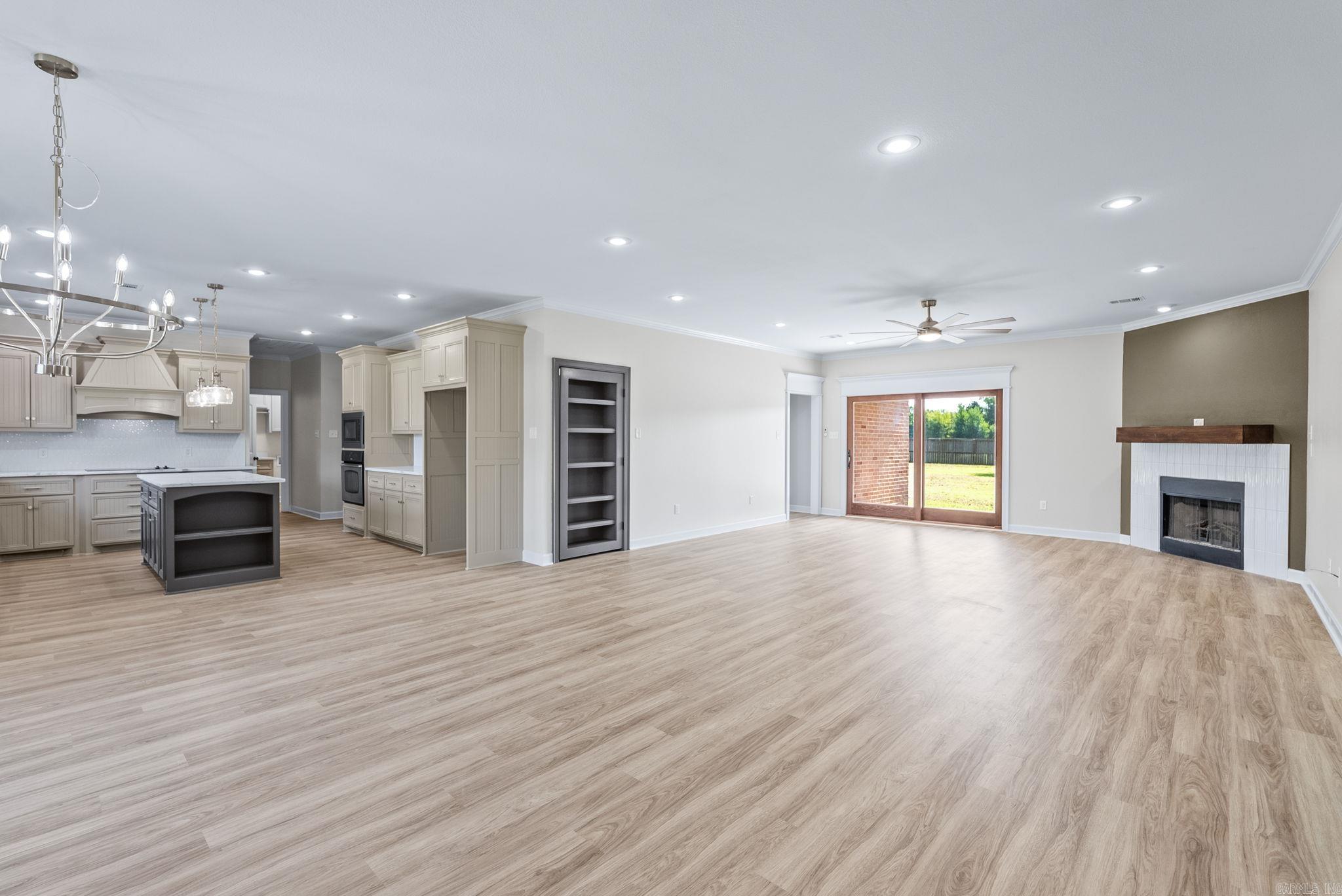HUNTINGTON ESTATES - Residential