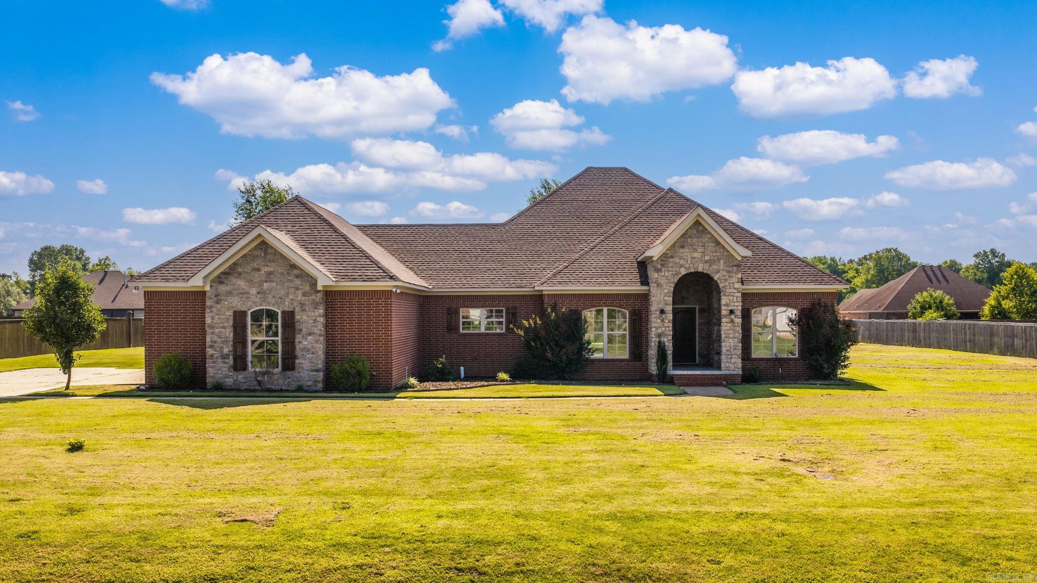 HUNTINGTON ESTATES - Residential
