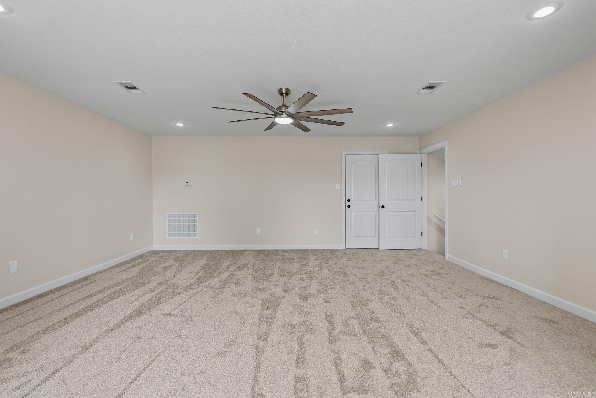 HUNTINGTON ESTATES - Residential