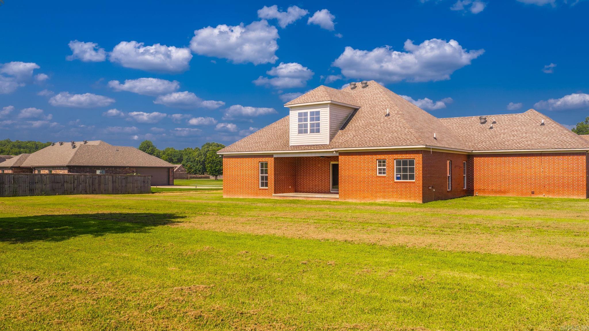 HUNTINGTON ESTATES - Residential