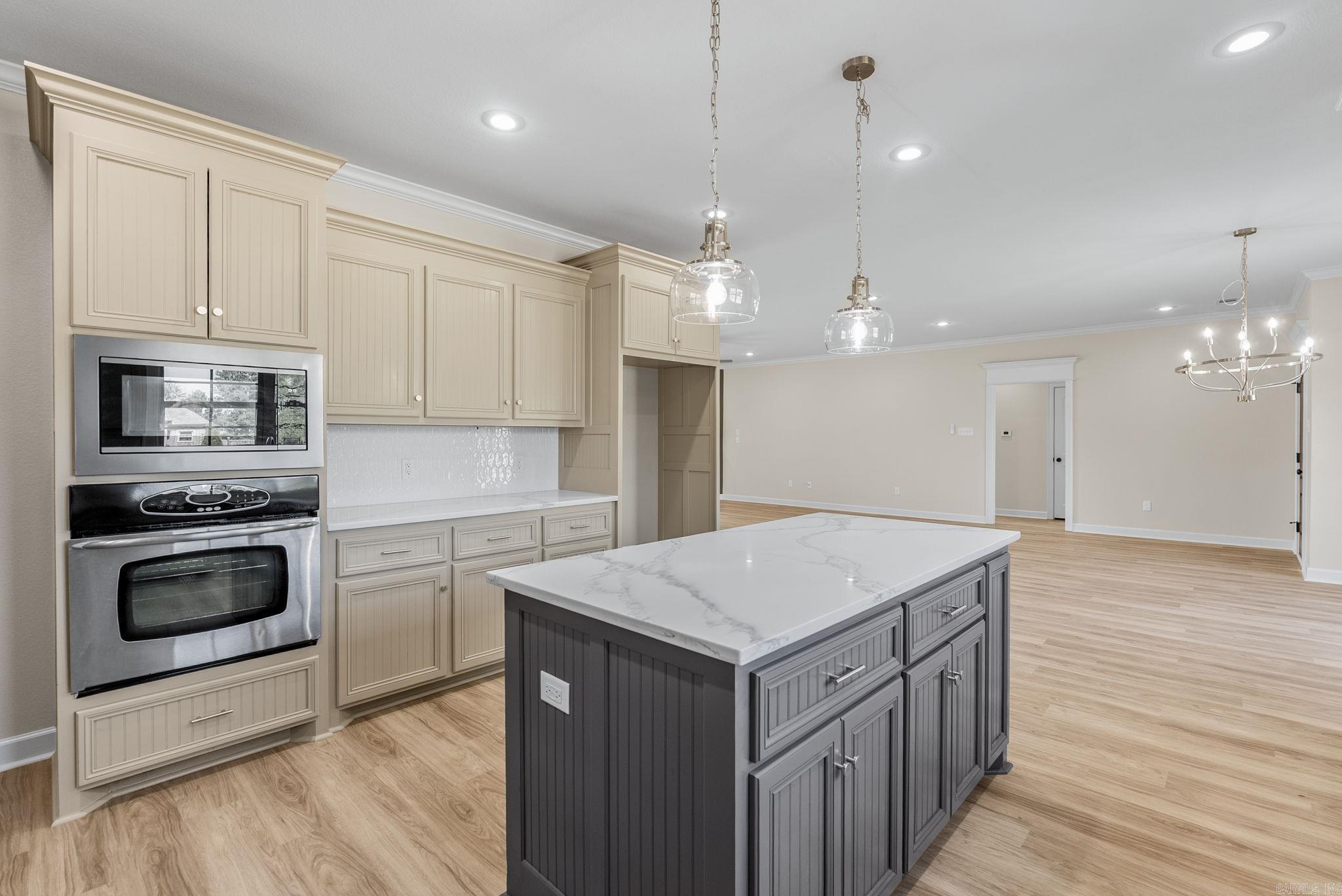 HUNTINGTON ESTATES - Residential