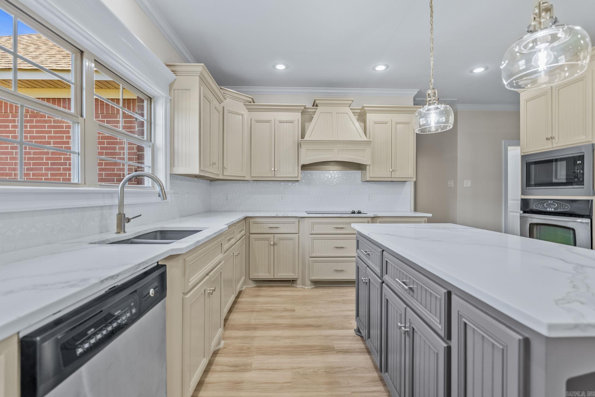 HUNTINGTON ESTATES - Residential