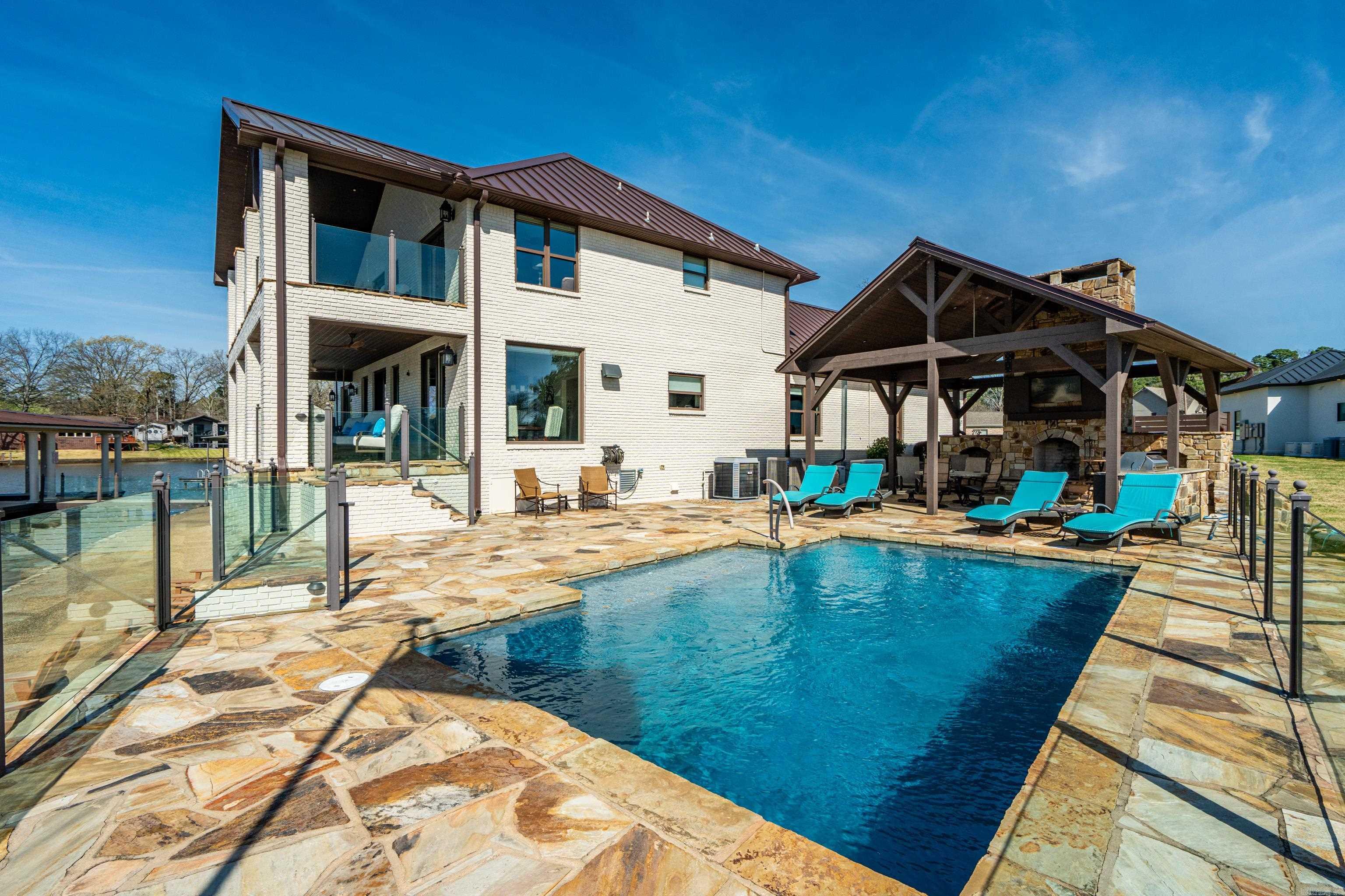 LAKEVIEW - Residential