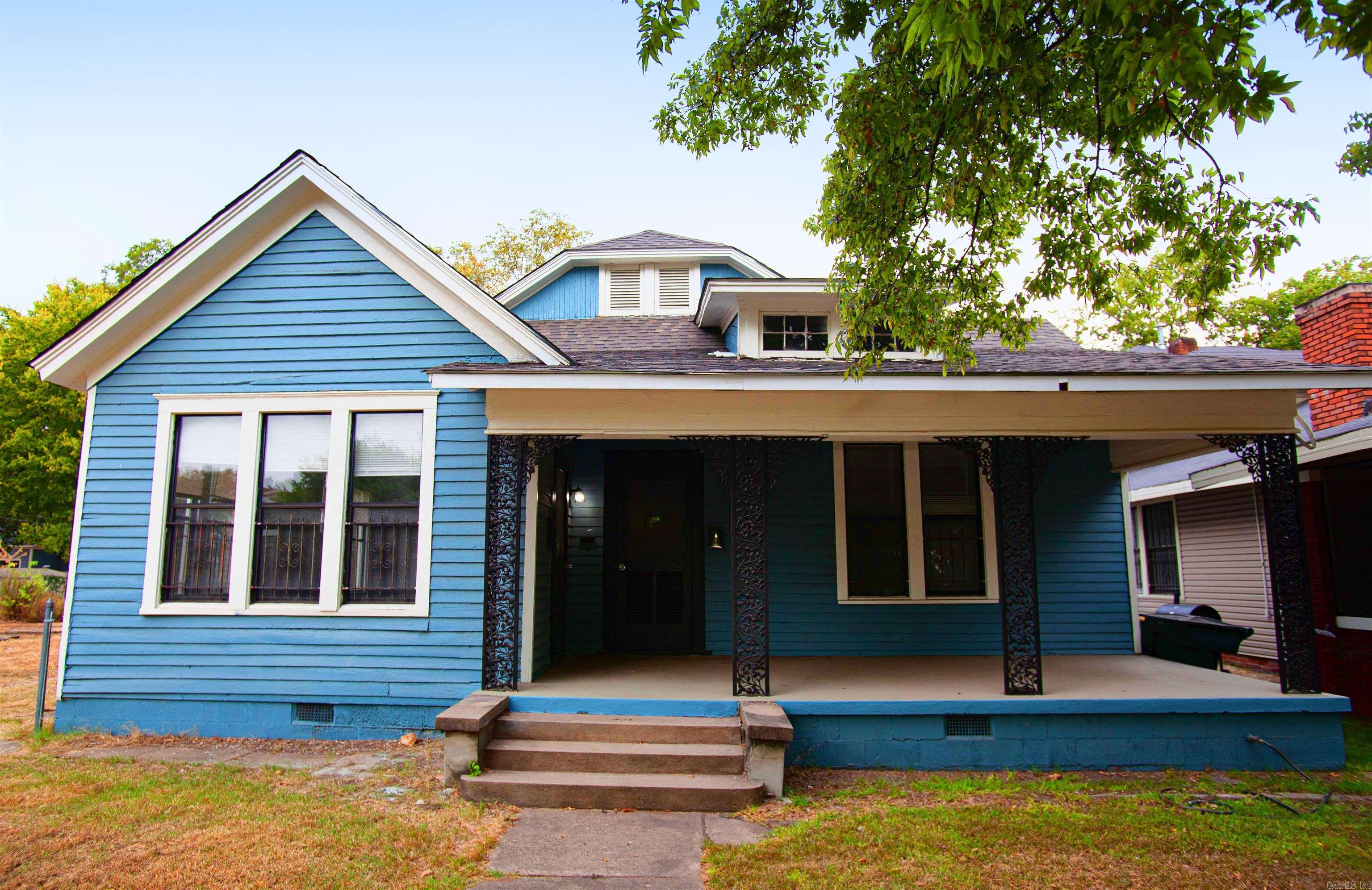 Quaint and cozy 1BD upstairs apartment within walking distance of Children's Hospital and close to Philander Smith College campus. Newly remodeled with new paint, countertops, and flooring throughout. Perfect place for a college student or young professional. The lease for this property is for 18 months and income has to be three times the amount of rent unless you have a housing voucher.