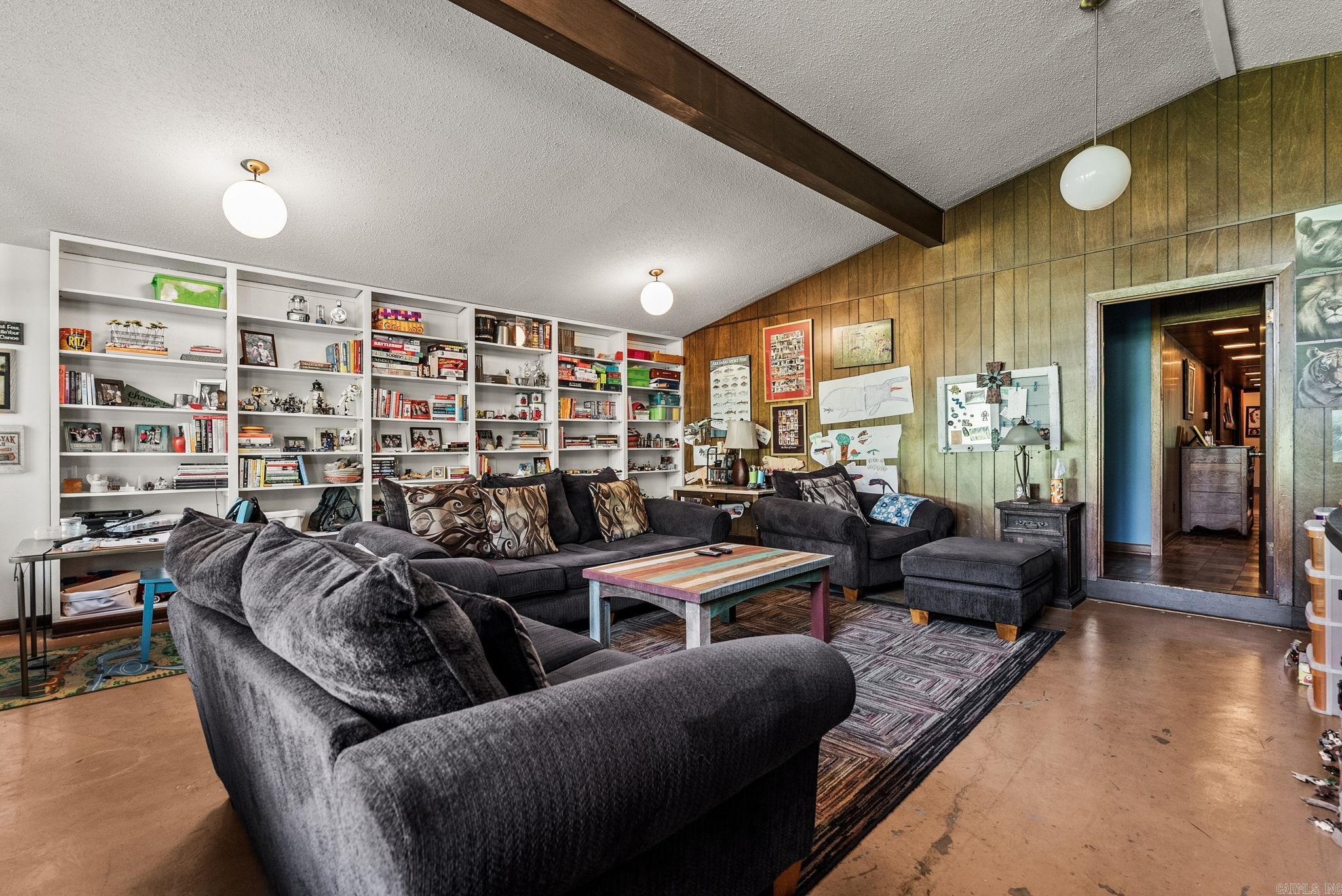 LEAWOOD HEIGHTS - Residential