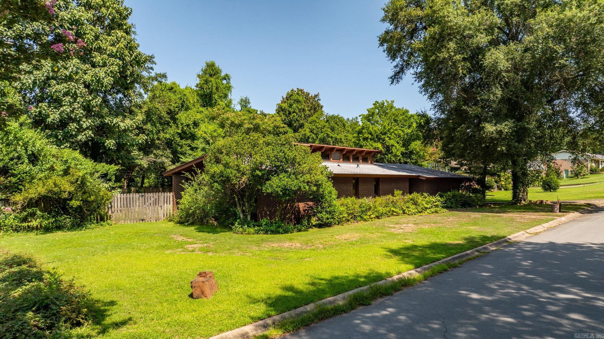 LEAWOOD HEIGHTS - Residential