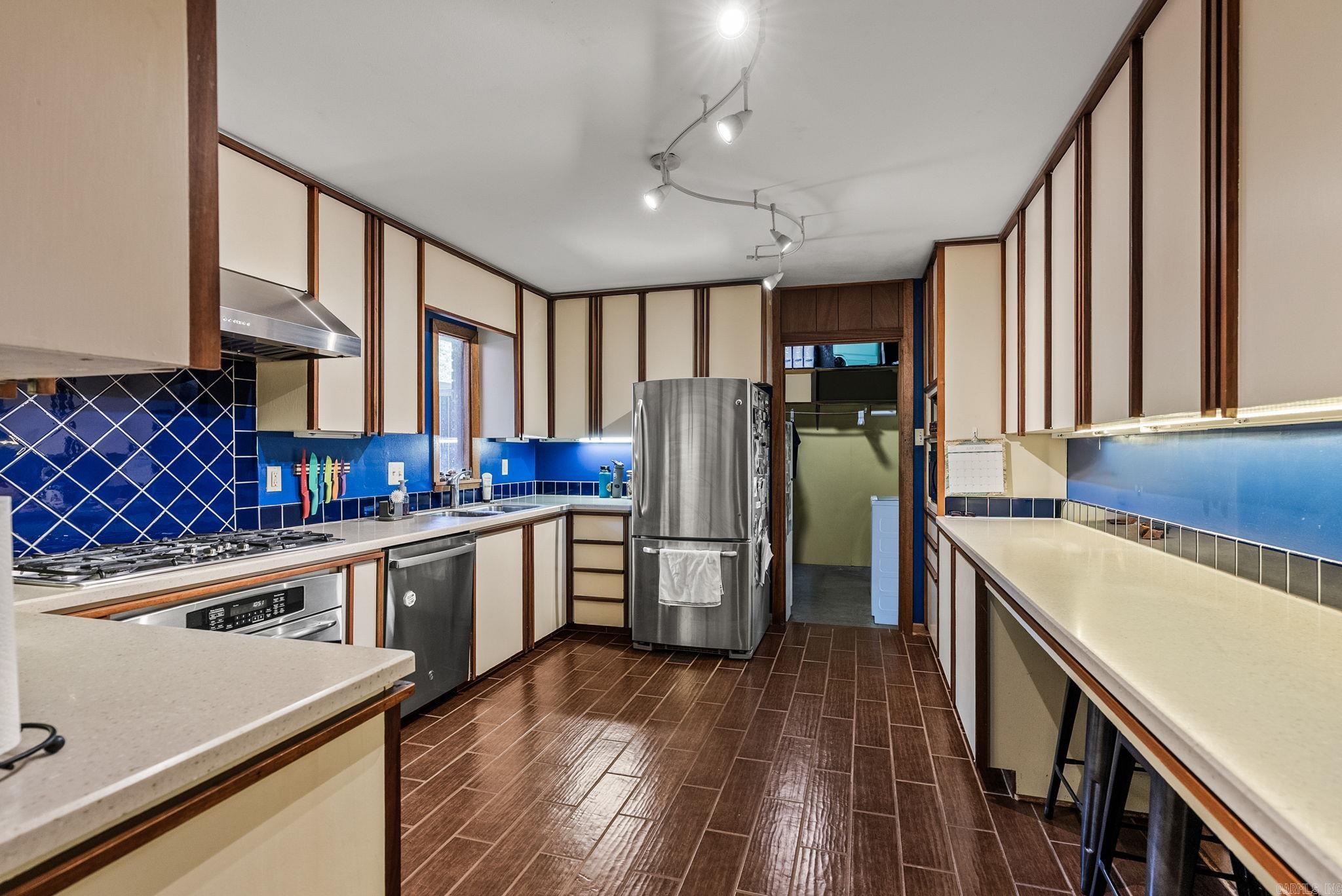 LEAWOOD HEIGHTS - Residential