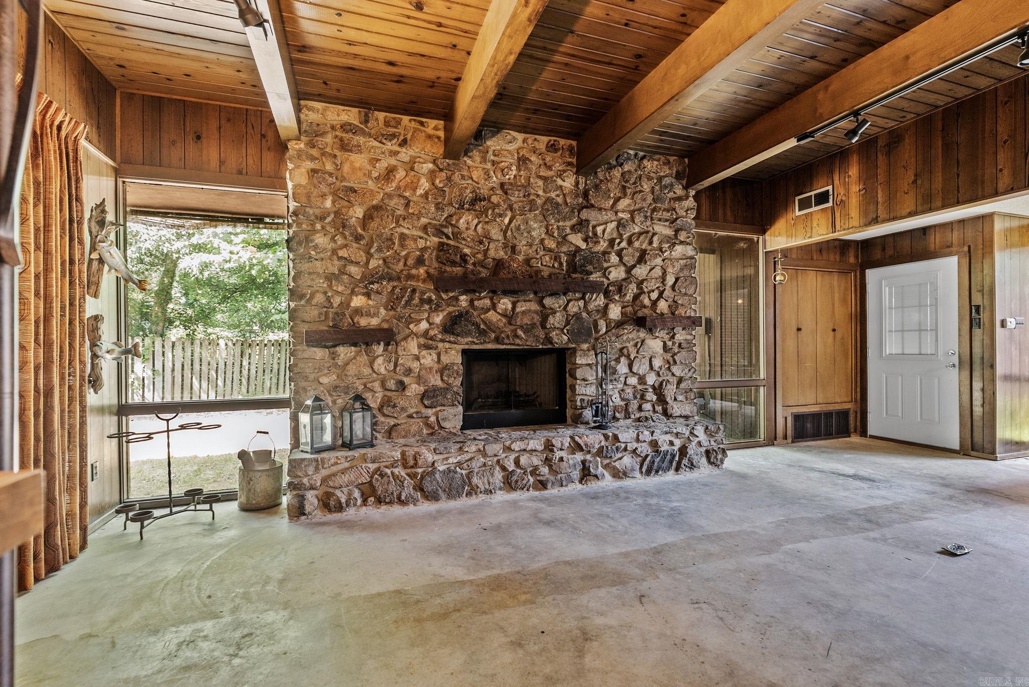 LEAWOOD HEIGHTS - Residential