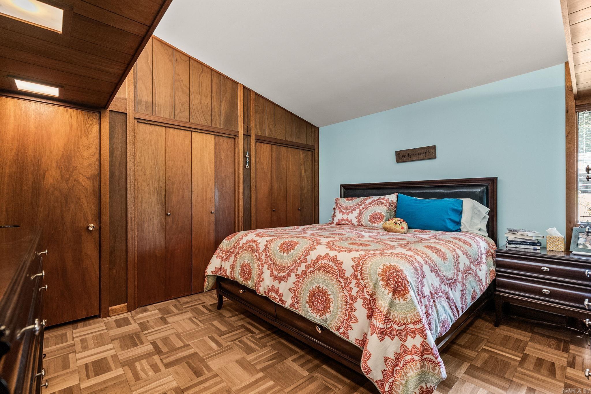 LEAWOOD HEIGHTS - Residential