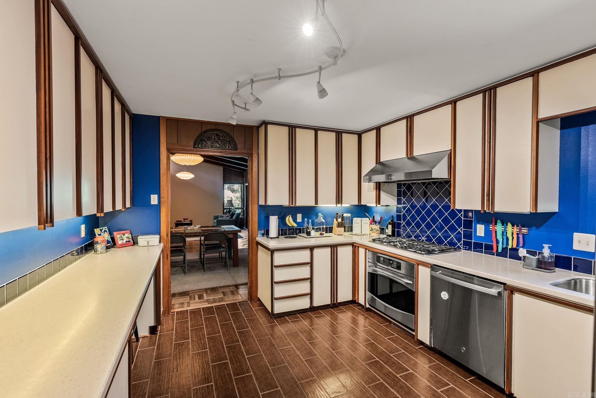 LEAWOOD HEIGHTS - Residential