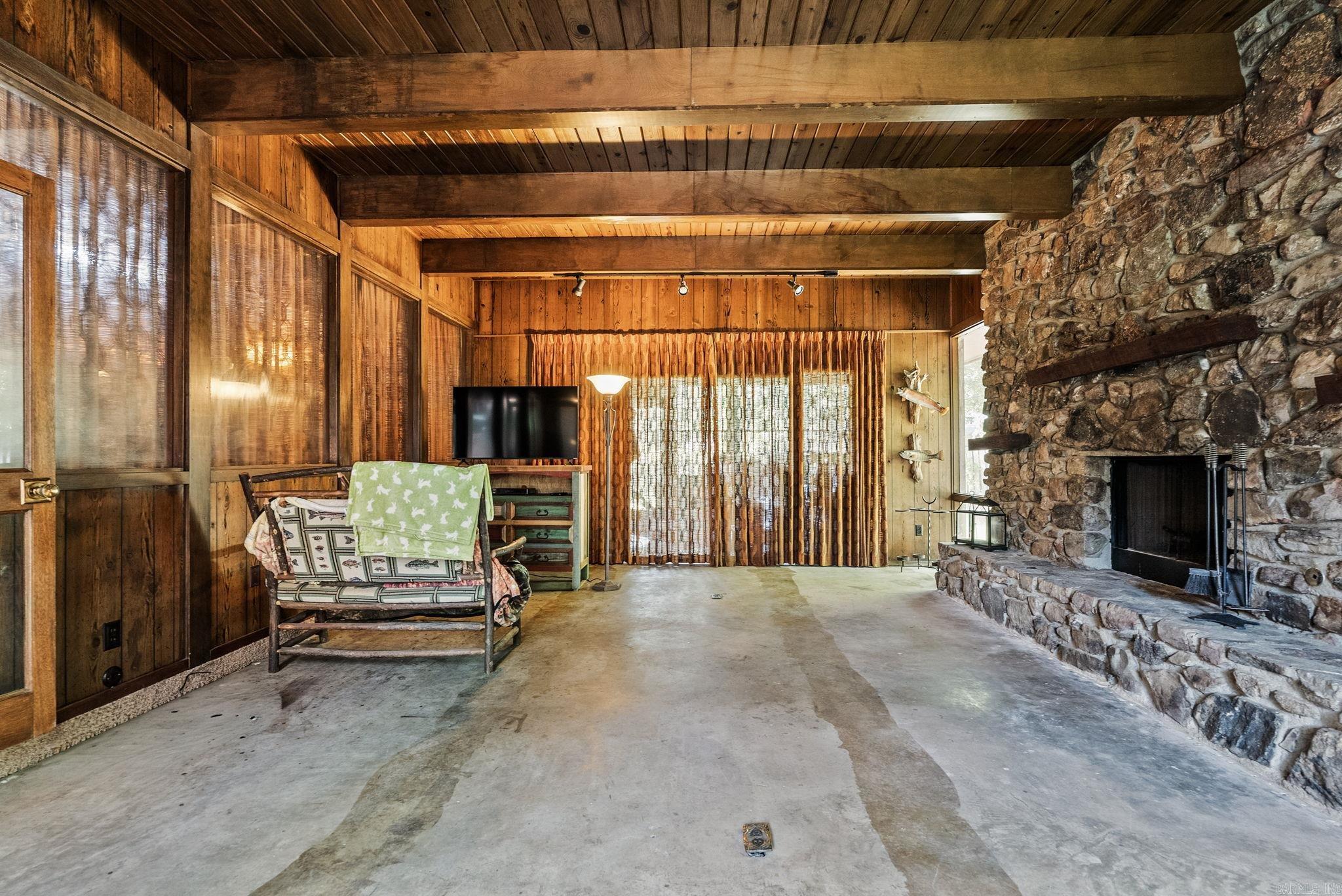LEAWOOD HEIGHTS - Residential