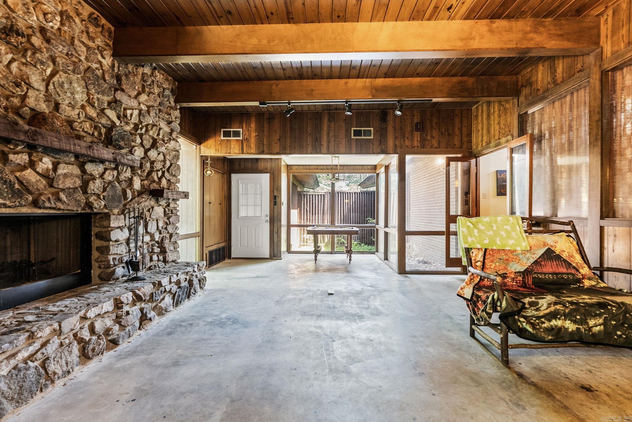 LEAWOOD HEIGHTS - Residential