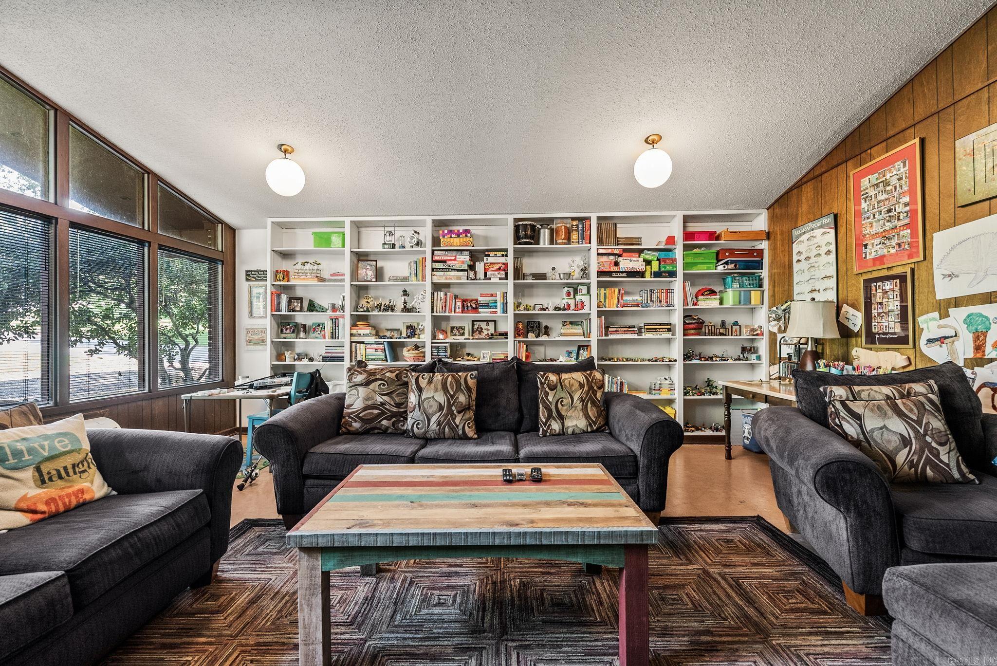 LEAWOOD HEIGHTS - Residential