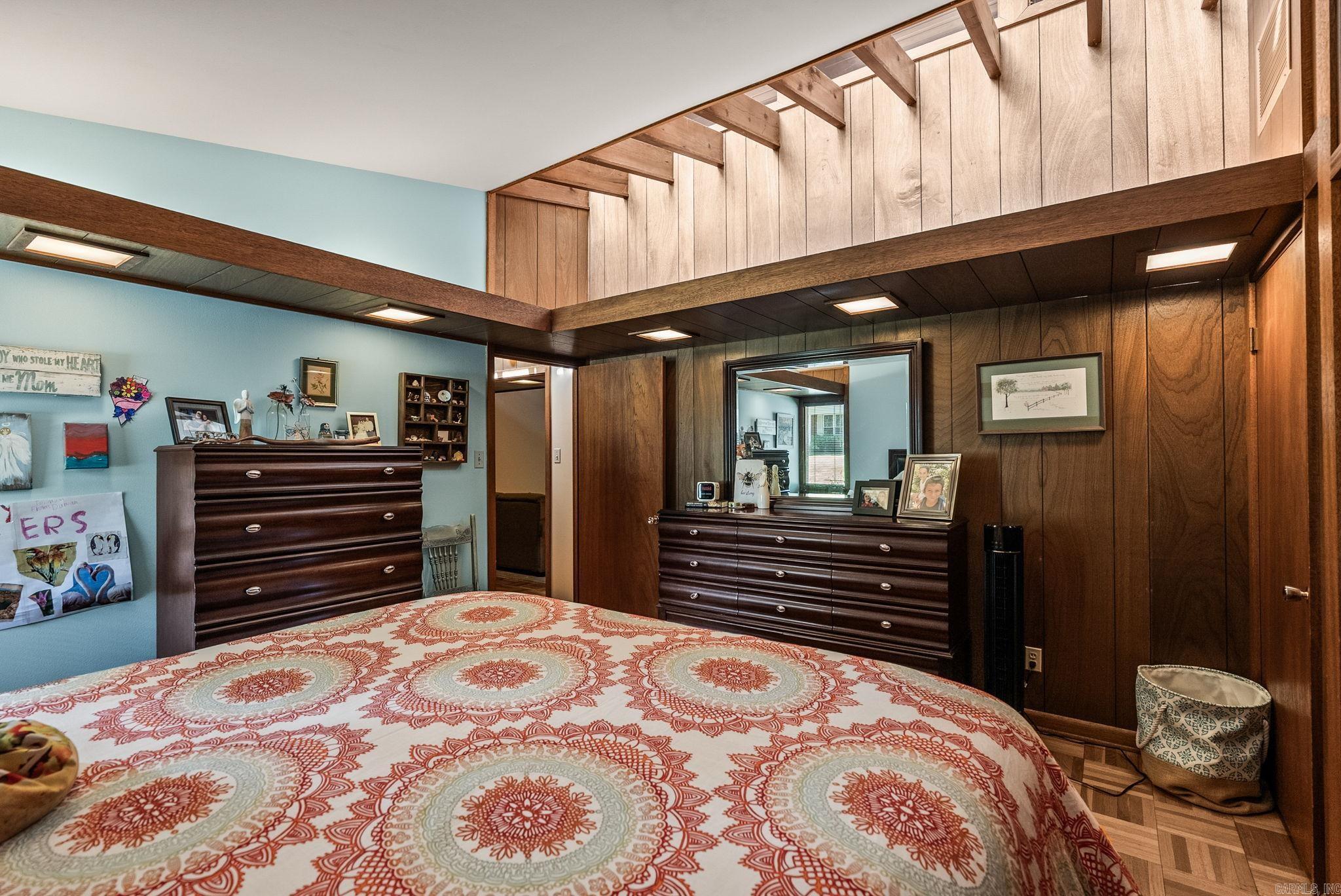 LEAWOOD HEIGHTS - Residential