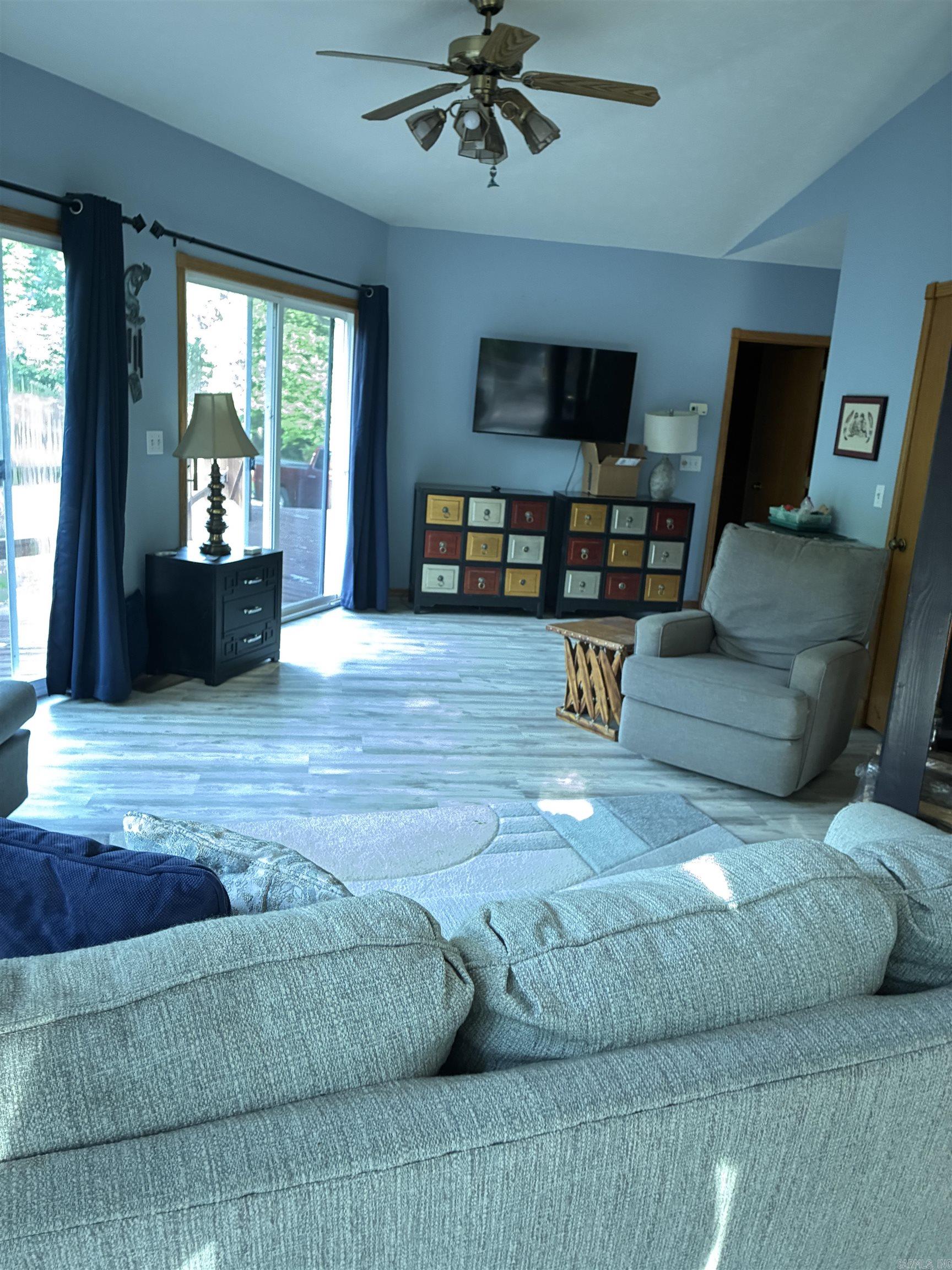 BELLE COVE WOODS - Residential