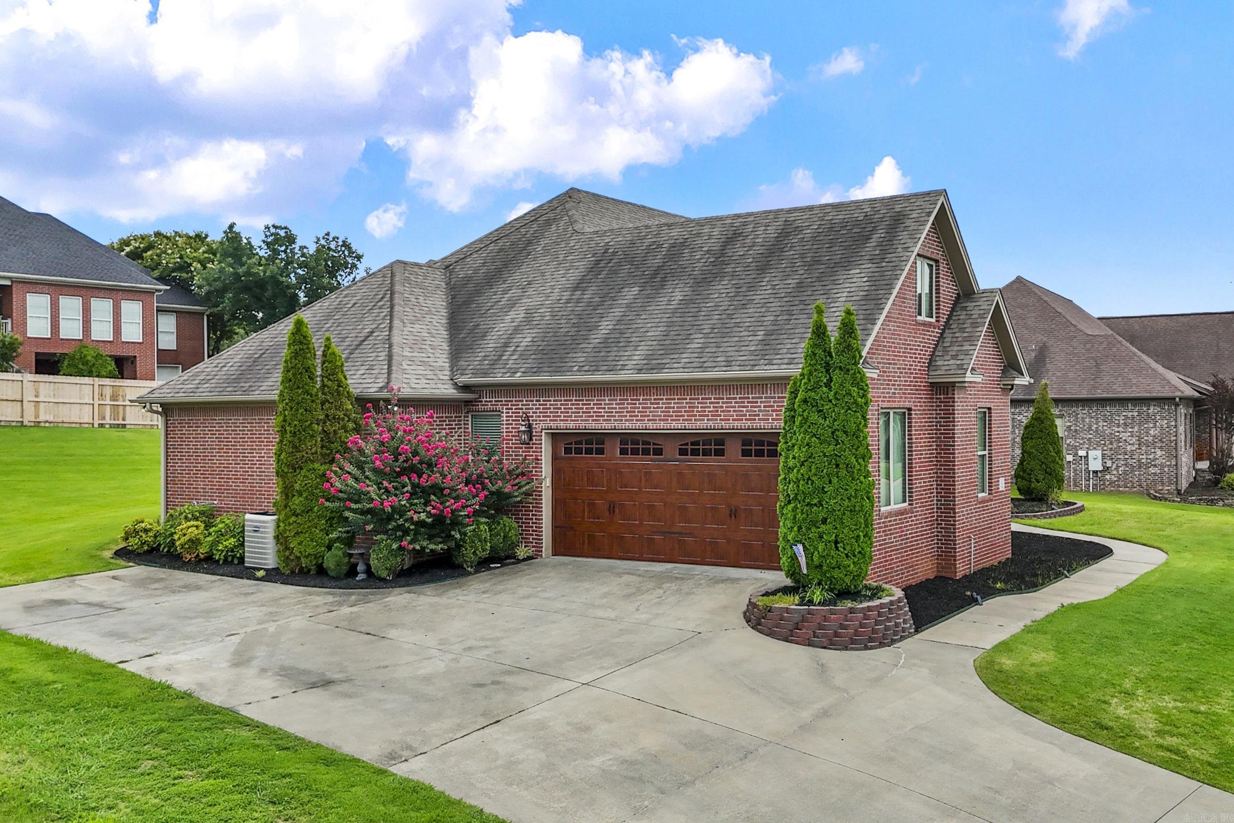 RIVER OAKS - Residential