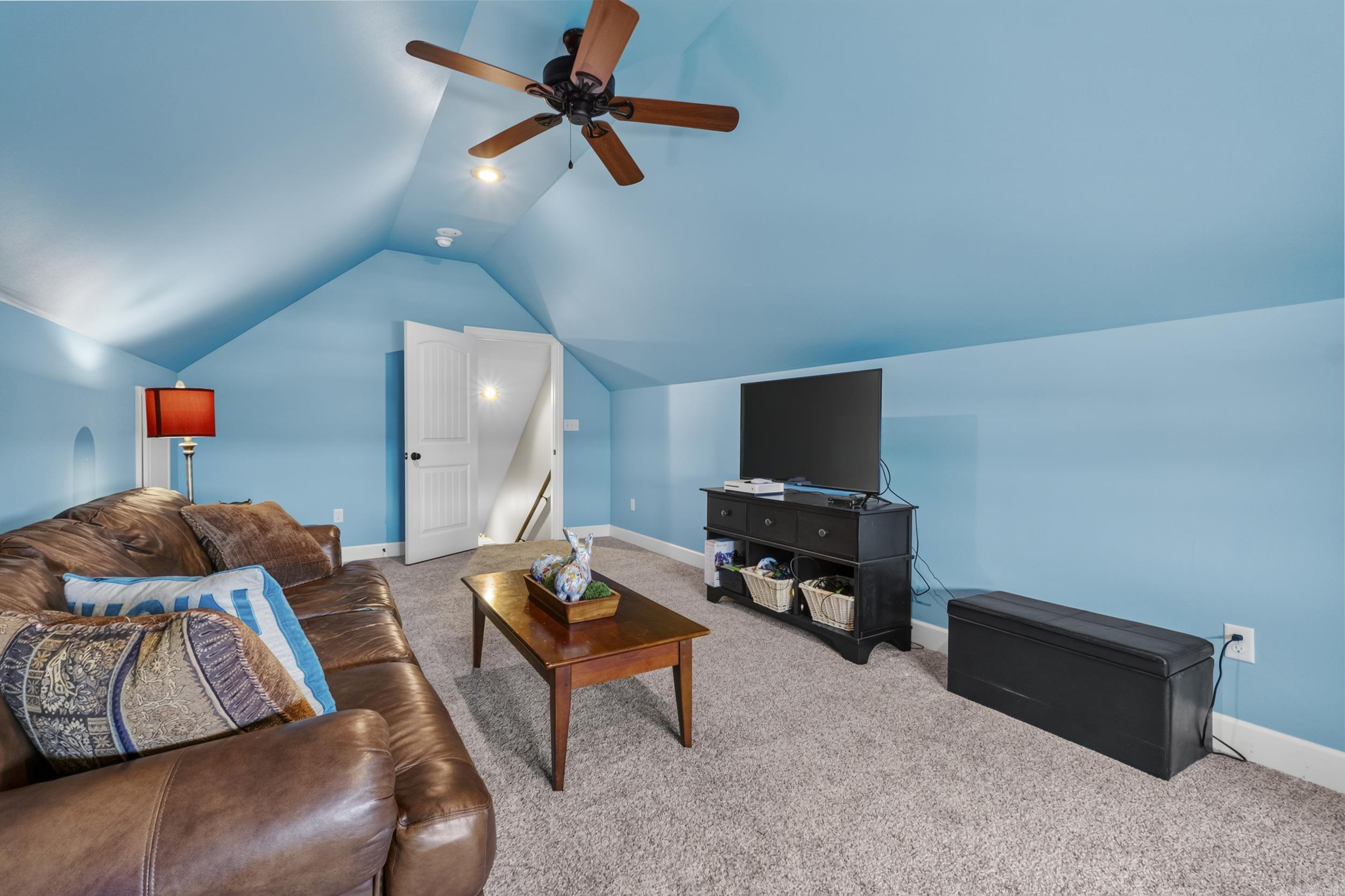 RIVER OAKS - Residential