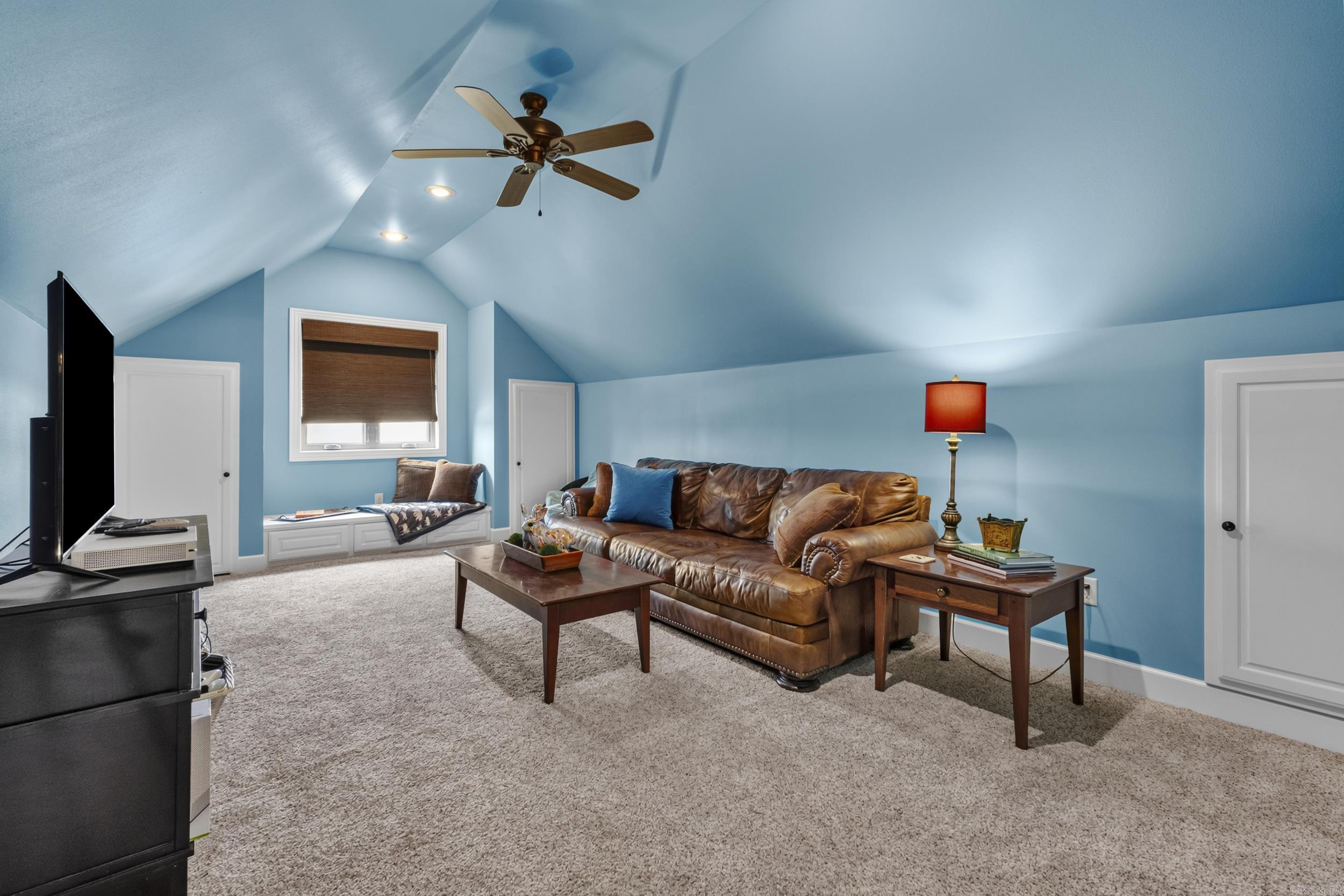 RIVER OAKS - Residential