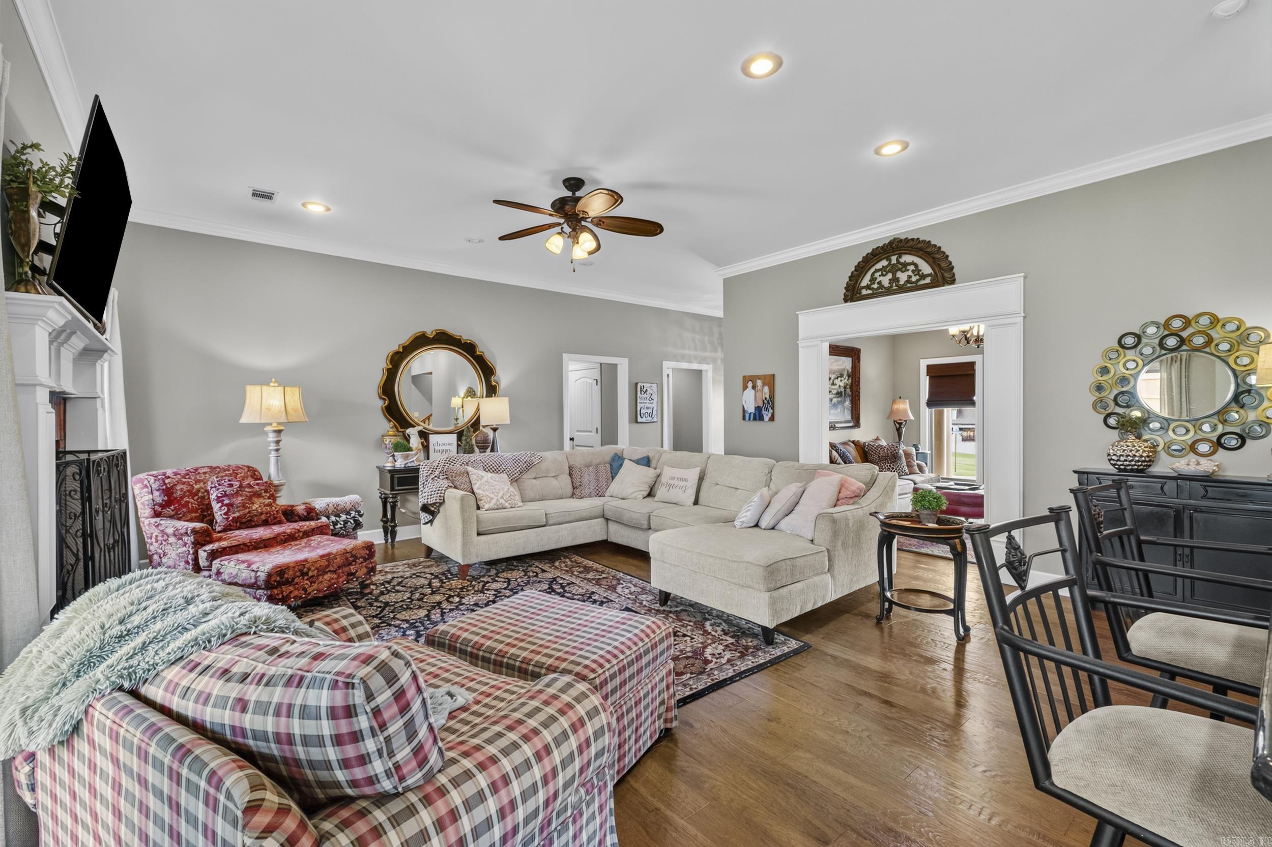RIVER OAKS - Residential