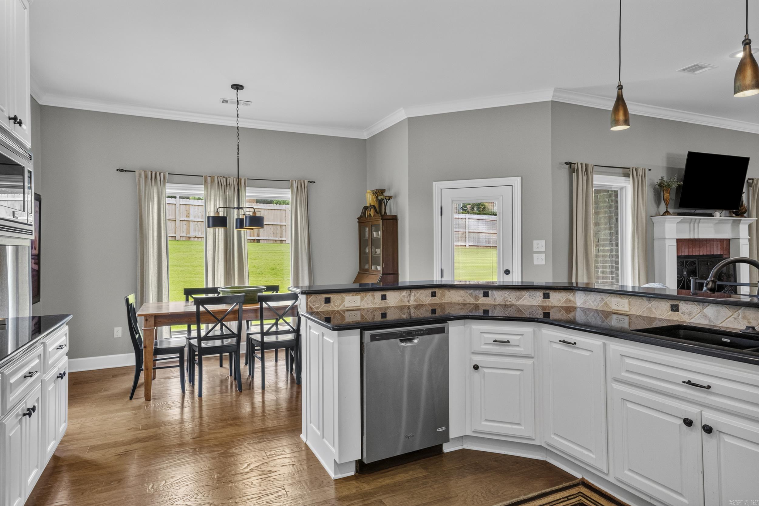 RIVER OAKS - Residential