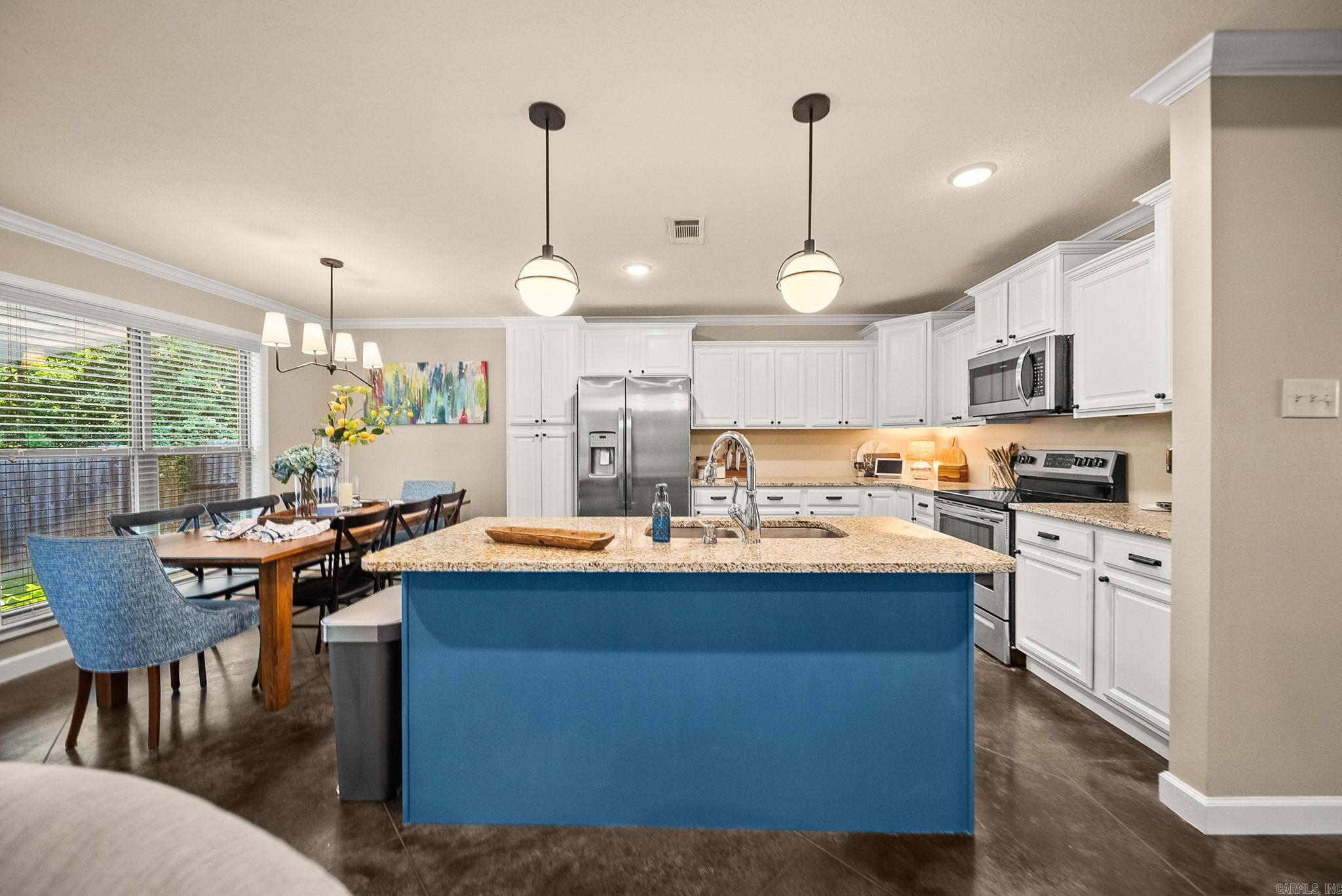 MAKENNA COVE - Residential