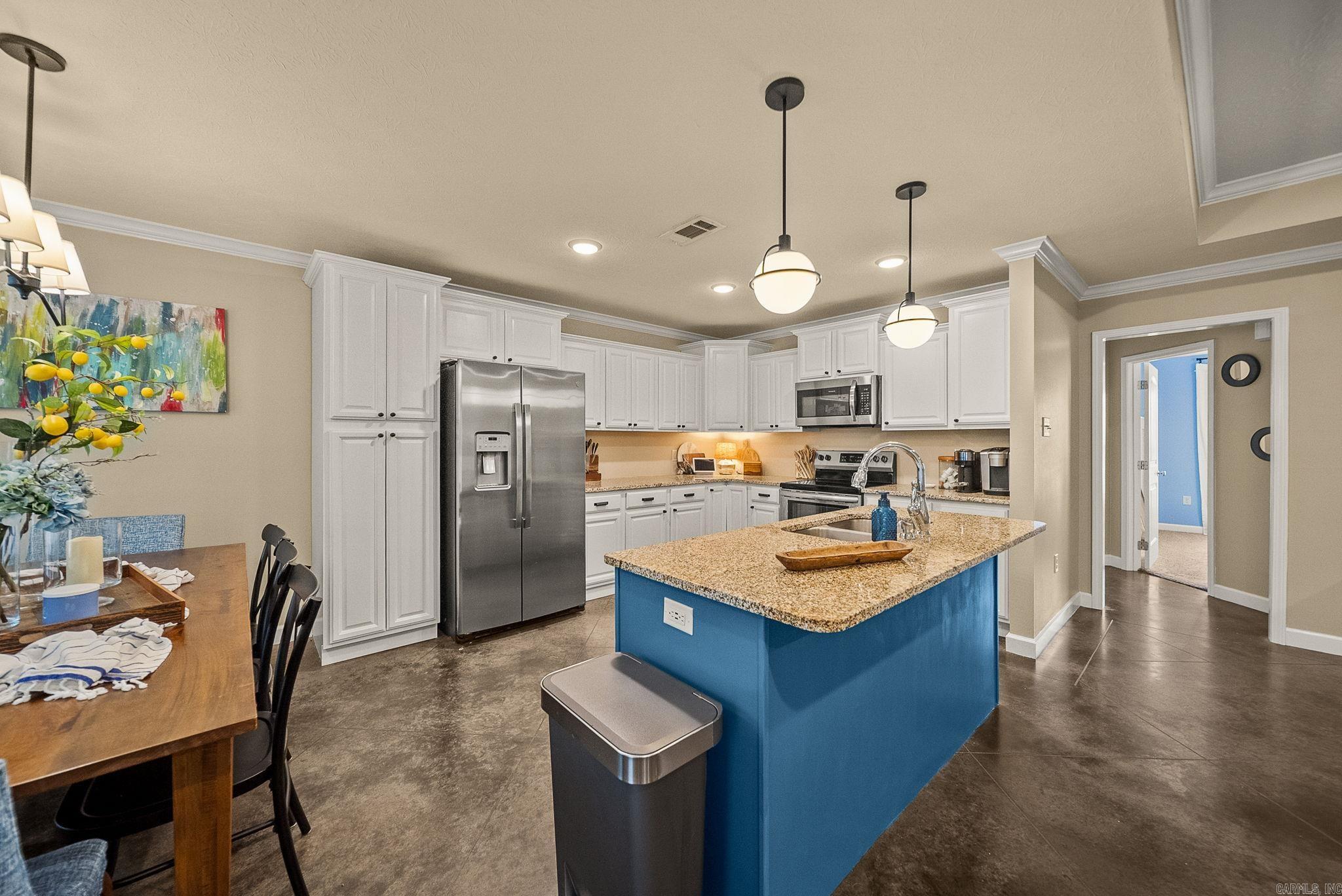 MAKENNA COVE - Residential