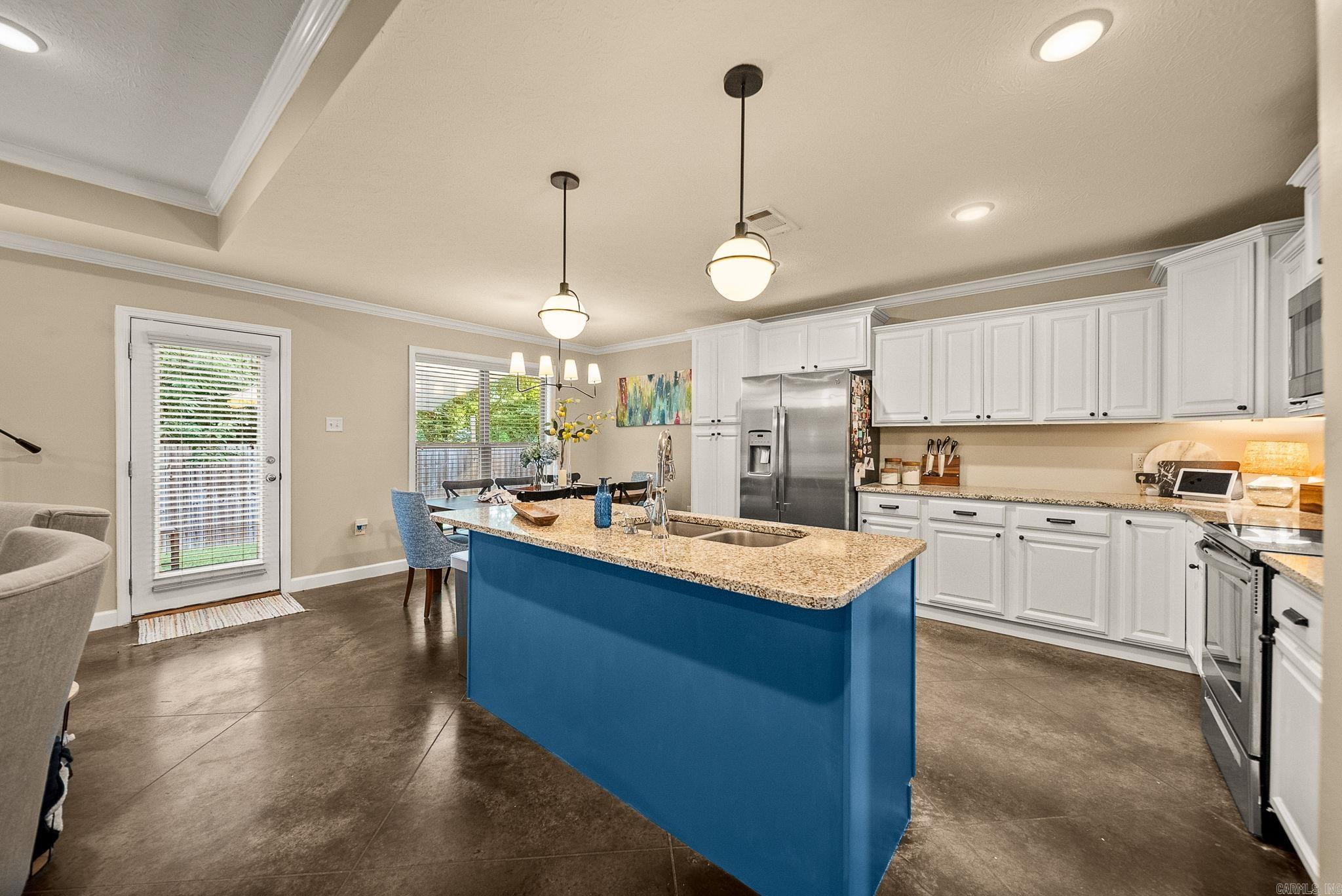 MAKENNA COVE - Residential