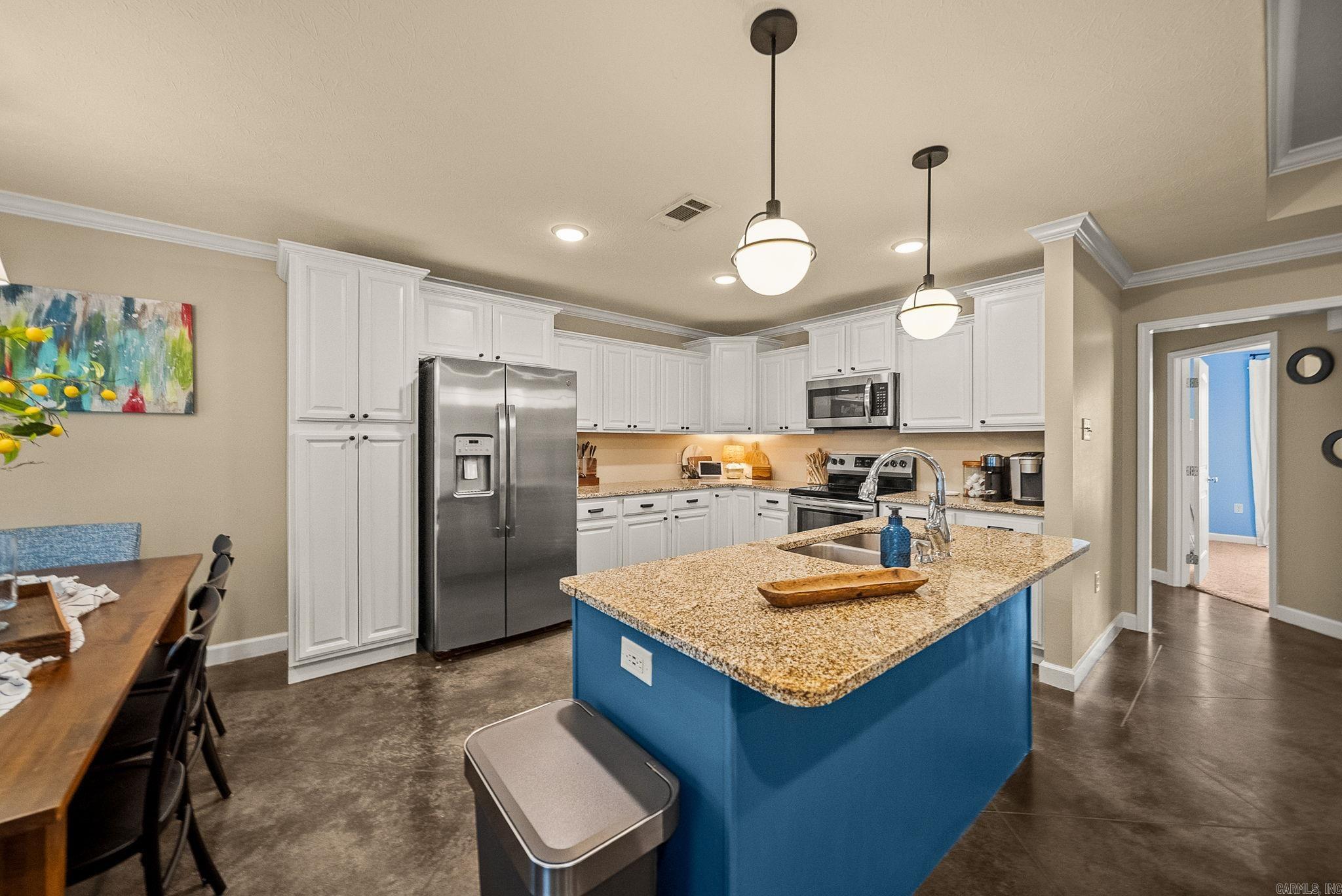 MAKENNA COVE - Residential