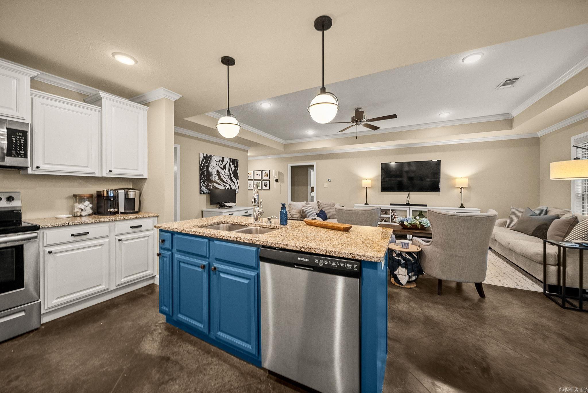 MAKENNA COVE - Residential