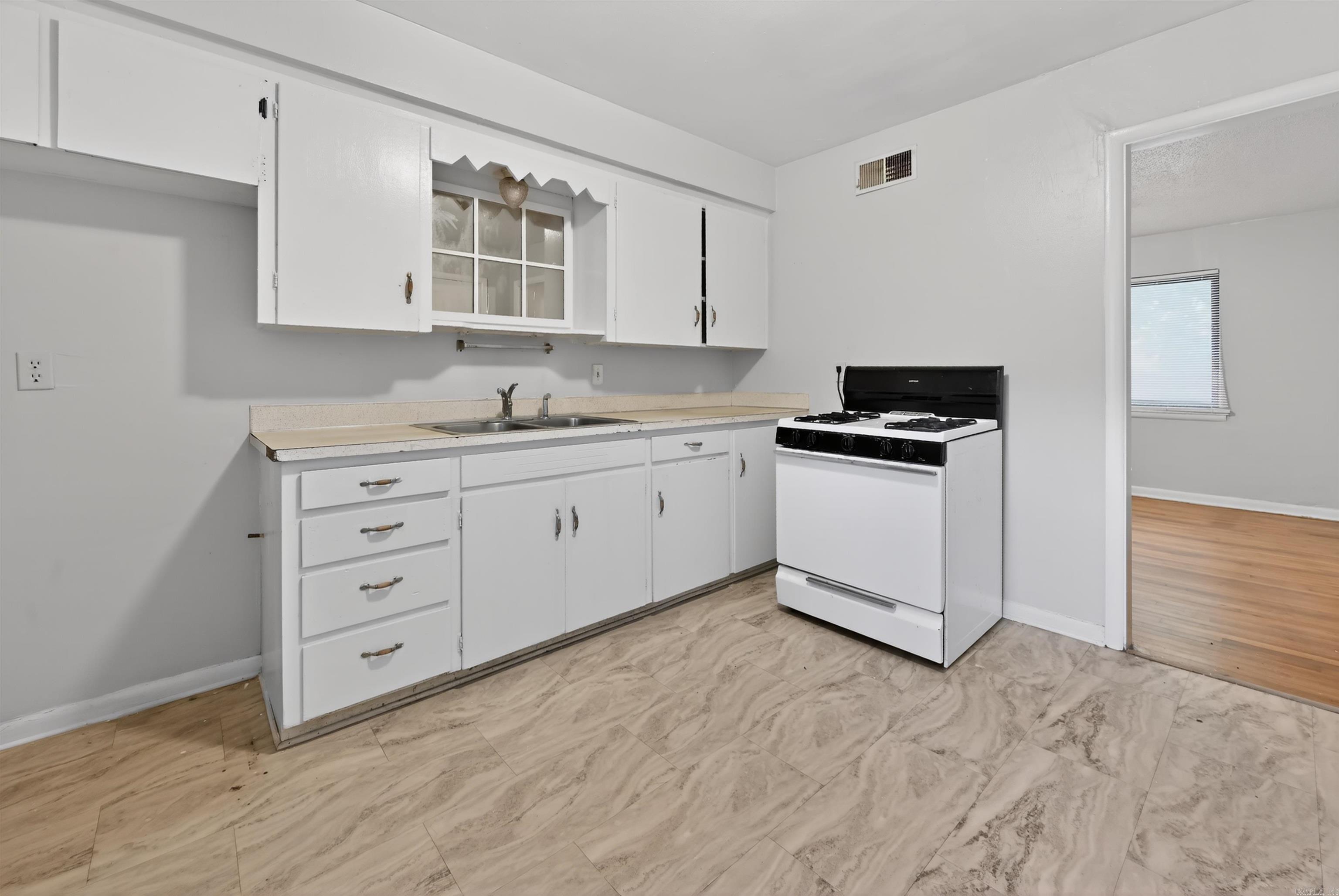 WAKEFIELD VILLAGE - Residential