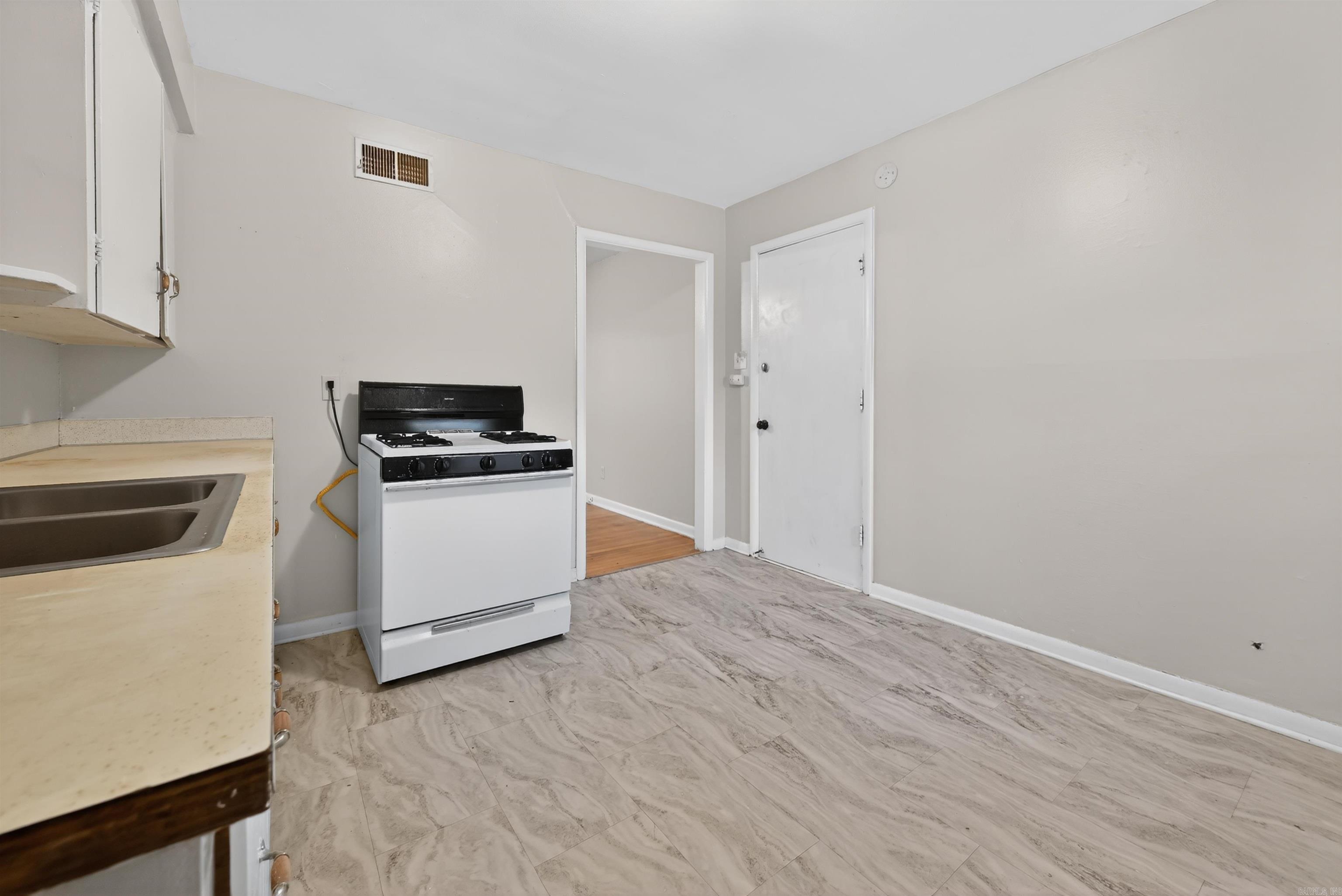 WAKEFIELD VILLAGE - Residential