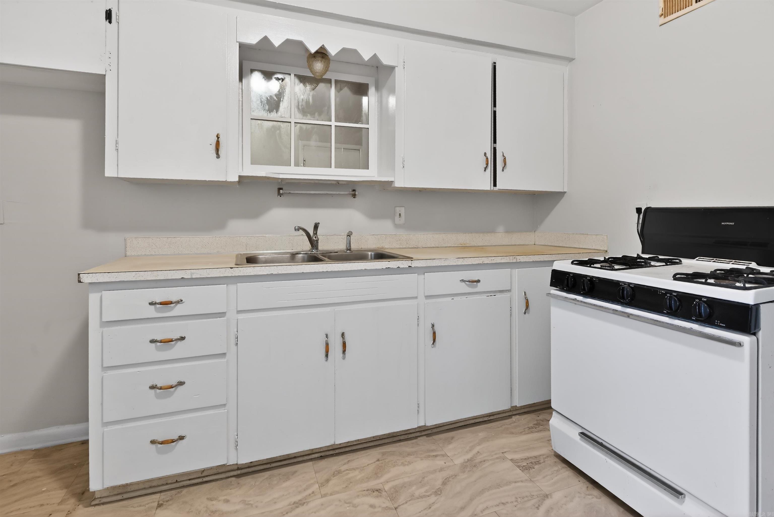 WAKEFIELD VILLAGE - Residential