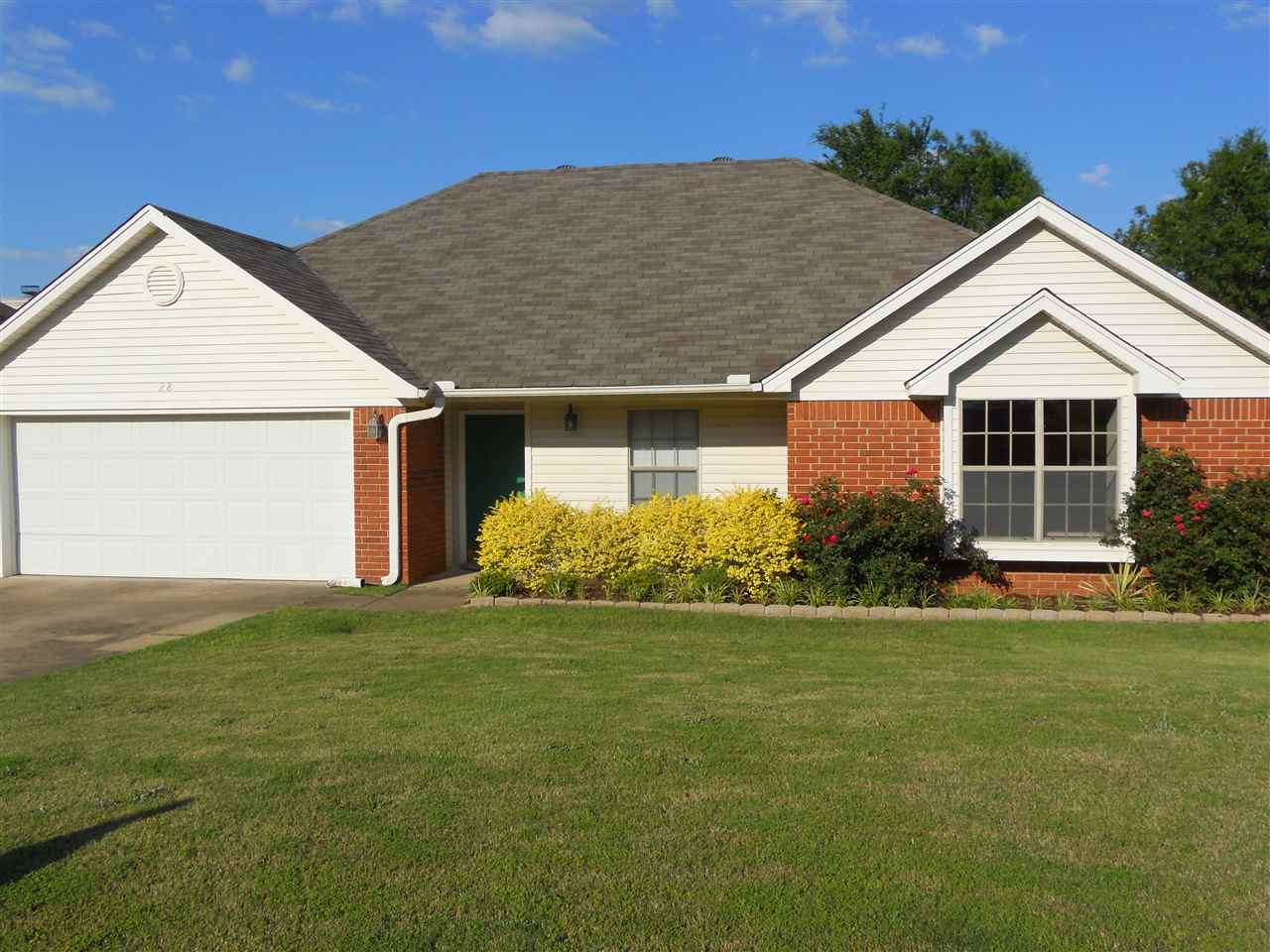 What a great neighborhood! Looking for a well maintained, family friendly area? Look no further. Perfect first home, investment property. Immaculately kept and ready to move in! Level lot, newer appliances, roof, AC. This stunning home offers plenty of open living space in a great location.Covered porch, cozy family room, gas fireplace with a brick hearth. Nice sized master and master bath features double sinks/closets. Home has been recently inspected and appraised and is ready for a new owner!