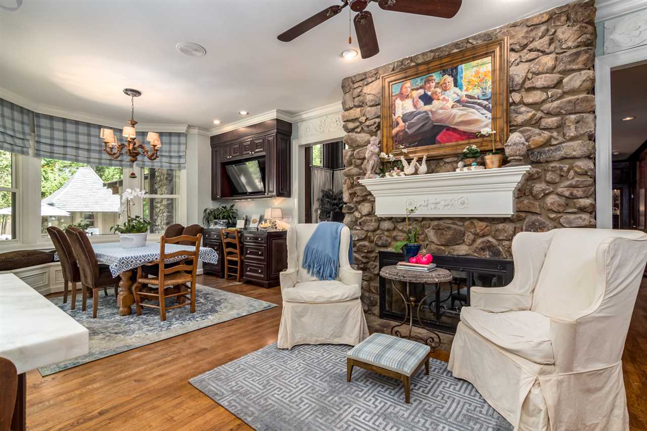 HICKORY HILLS - Residential