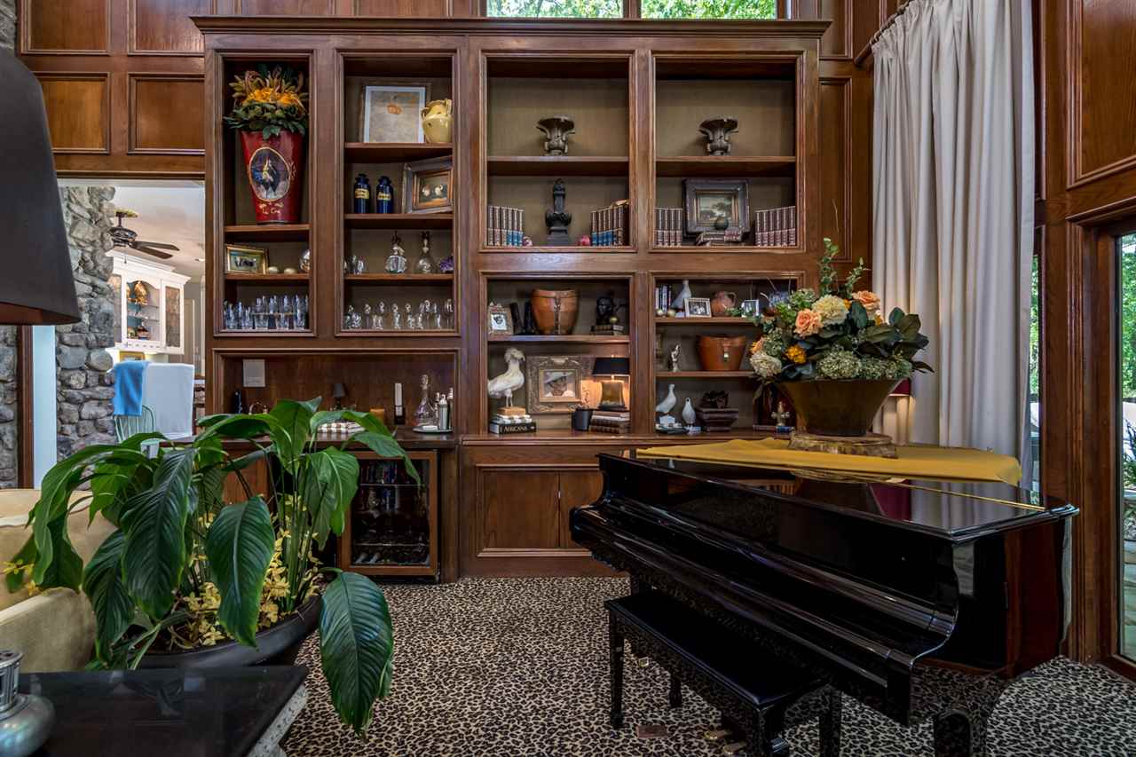 HICKORY HILLS - Residential
