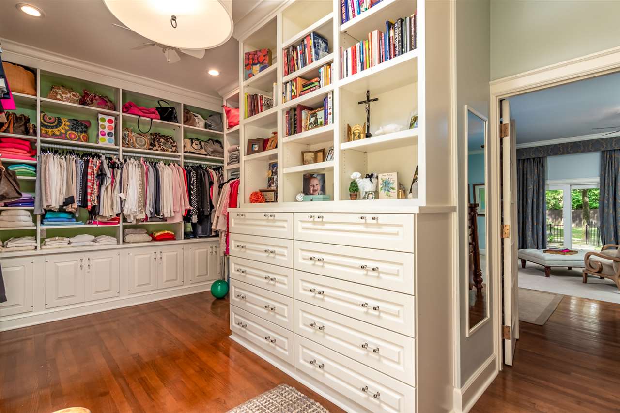 HICKORY HILLS - Residential