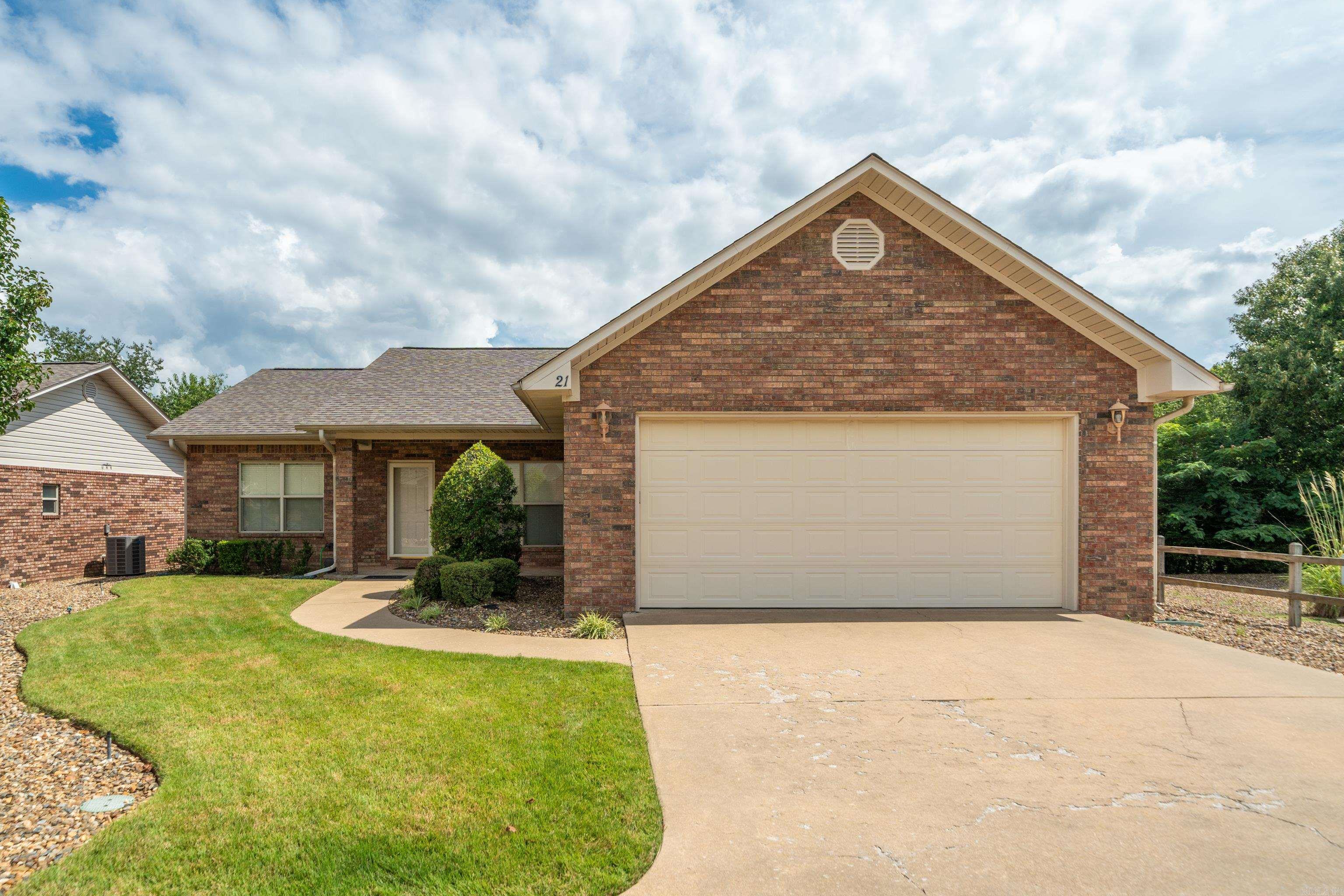 SOUTH RIDGE GARDEN HOMES IS A WONDERFUL 55+ COMMUNITY IN A FANTASTIC LOCATION JUST OFF CENTRAL AVE. AND THE 270 BYPASS.  THIS HOME IS A LEVEL WALK IN AND HAS A SCREENED PORCH AND OPEN PATIO THAT OVERLOOK A LARGE GREEN AREA. THE POA TAKES CARE OF THE FRONT YARD, SPRINKLERS, TRASH PICK UP, WATER AND TERMITE AS WELL AS THE EXTERIORS OF THE HOMES. ENJOY THE COMFORT AND CONVENIENCE THIS NEIGHBORHOOD HAS TO OFFER.