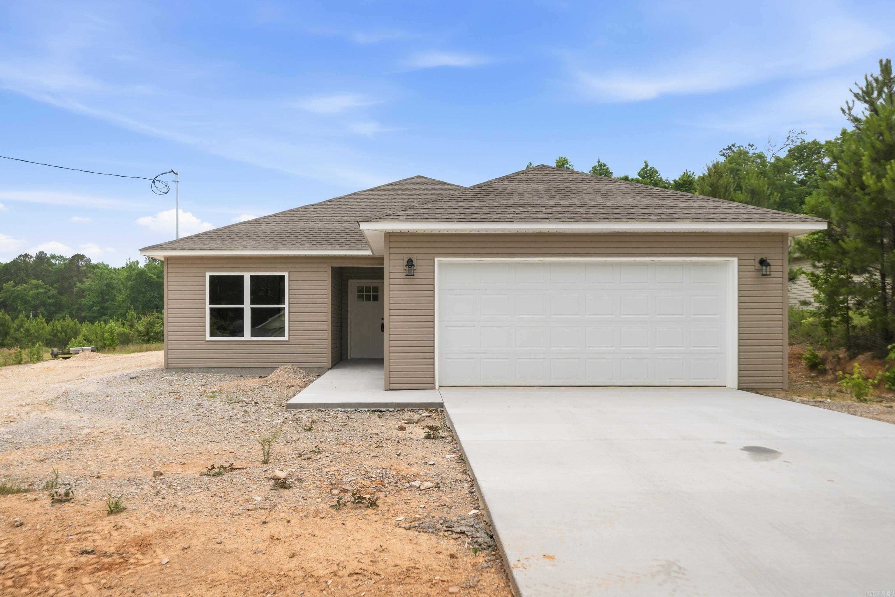 New construction in Hot Springs, Lakeside school district.  3 bedroom 2 bath, open floor plan. Many upgrades. Don't miss this oppotunity!