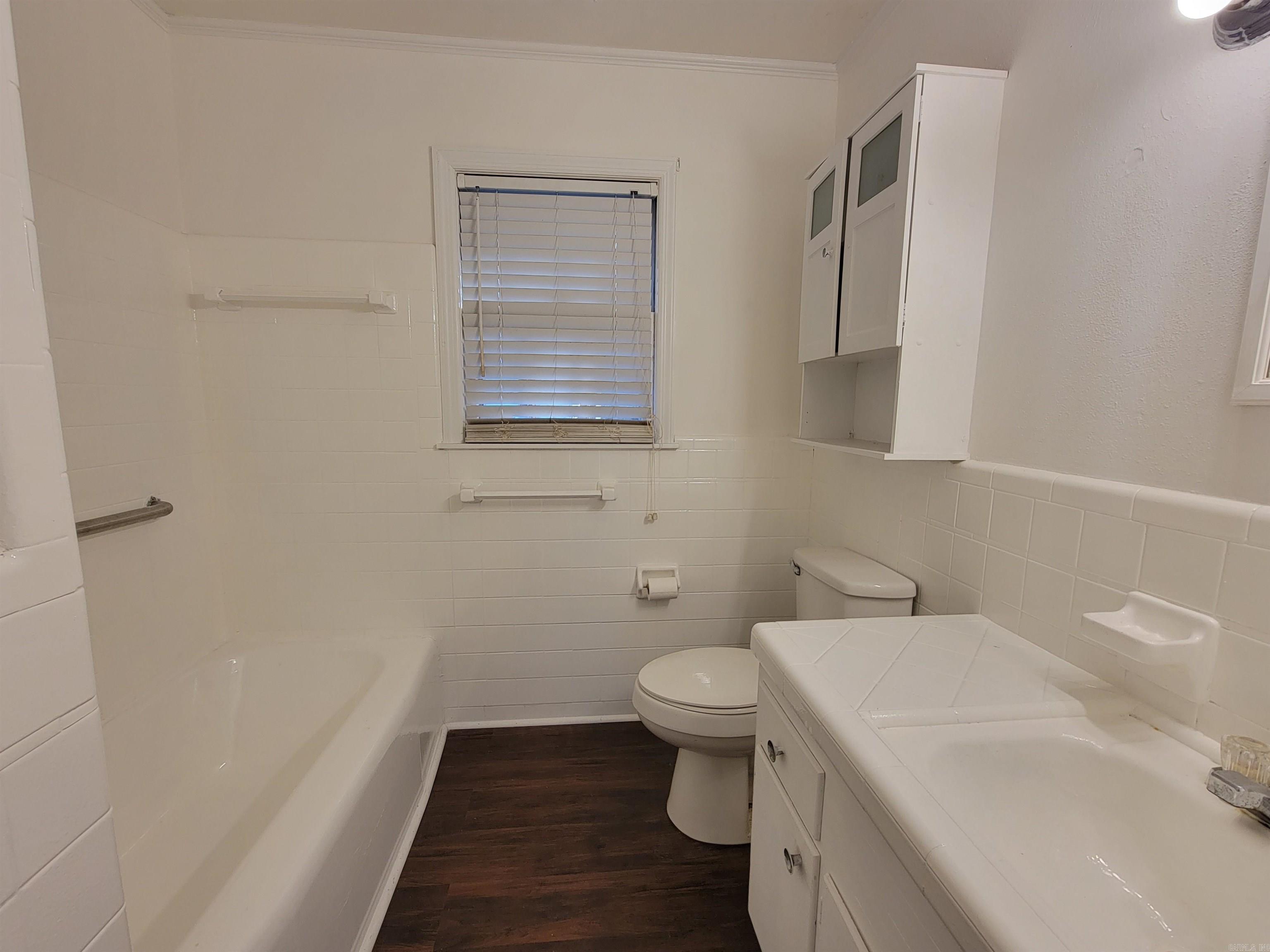 AUSTIN & TAYLOR TRIPLET RES - Residential