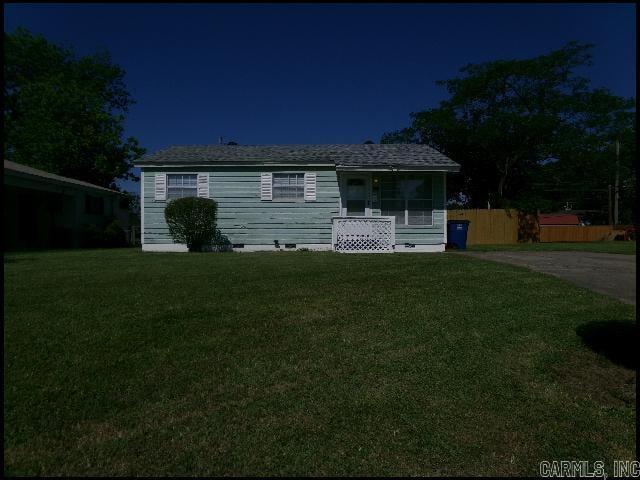 *NORTH LITTLE ROCK* CUTE HOME IN THE GLENVIEW SUBDIVISION!! This Adorable 3 Bedroom 1 Bath Home Offers The Perfect Blend Of Comfort And Convenience With 900 Square Feet Of Living Space! Step Inside To A Bright And Inviting Family Room, Ideal For Relaxing Or Entertaining Guests! The Kitchen Features A Gas Range And Refrigerator, Along With Electric Washer And Dryer Hookups For Added Ease! Beautiful Vinyl Flooring Flows Throughout, Adding A Modern Touch! Enjoy Year-Round Comfort With Central Heat And Air Plus A Gas Water Heater! Outside You Will Find A 2 Car Parking Pad For Easy Access! PET FRIENDLY!! AVAILABLE NOW!!! <a href='https://raineyrealty.com/virtualtour.php?r=sz1vGY'> Click here for a 360° Virtual Tour</a>