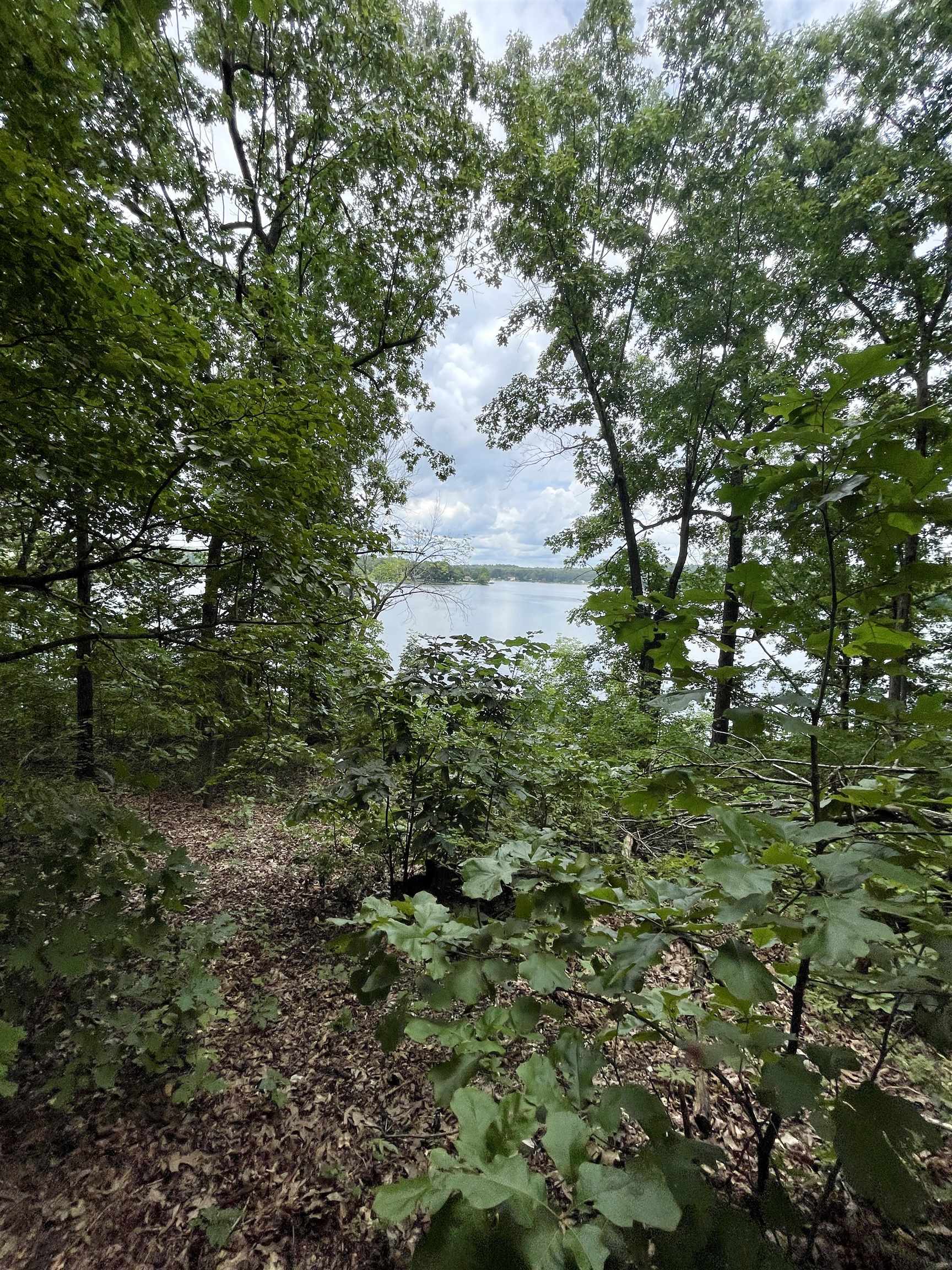 CROWN VIEW - Land