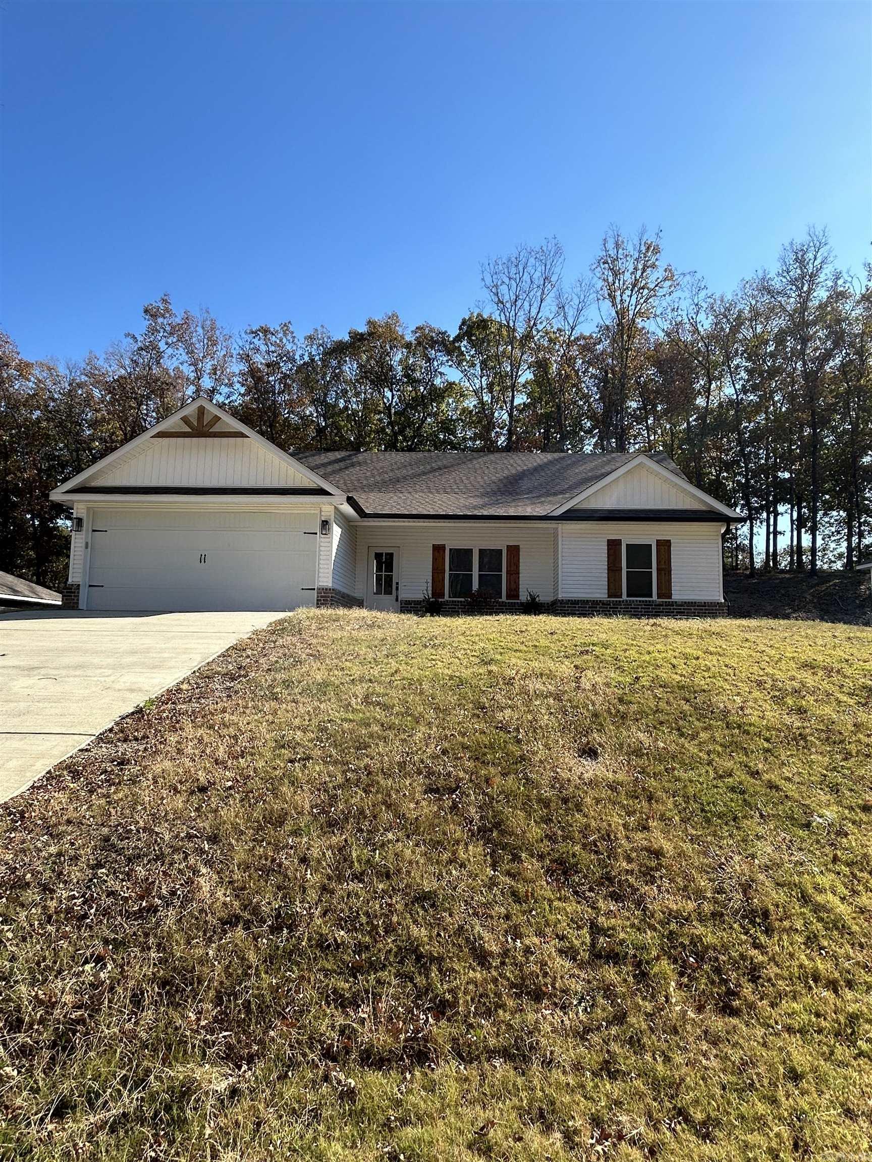Three bedroom, two bath home with two car garage in the gated Diamondhead subdivision. This home is located on the 9th hole of the golf course.  One small pet allowed.  Lakeside school district. Access to Lake Catherine.  Neighborhood golf course, swimming pool, playground area,  tennis courts and basketball courts.